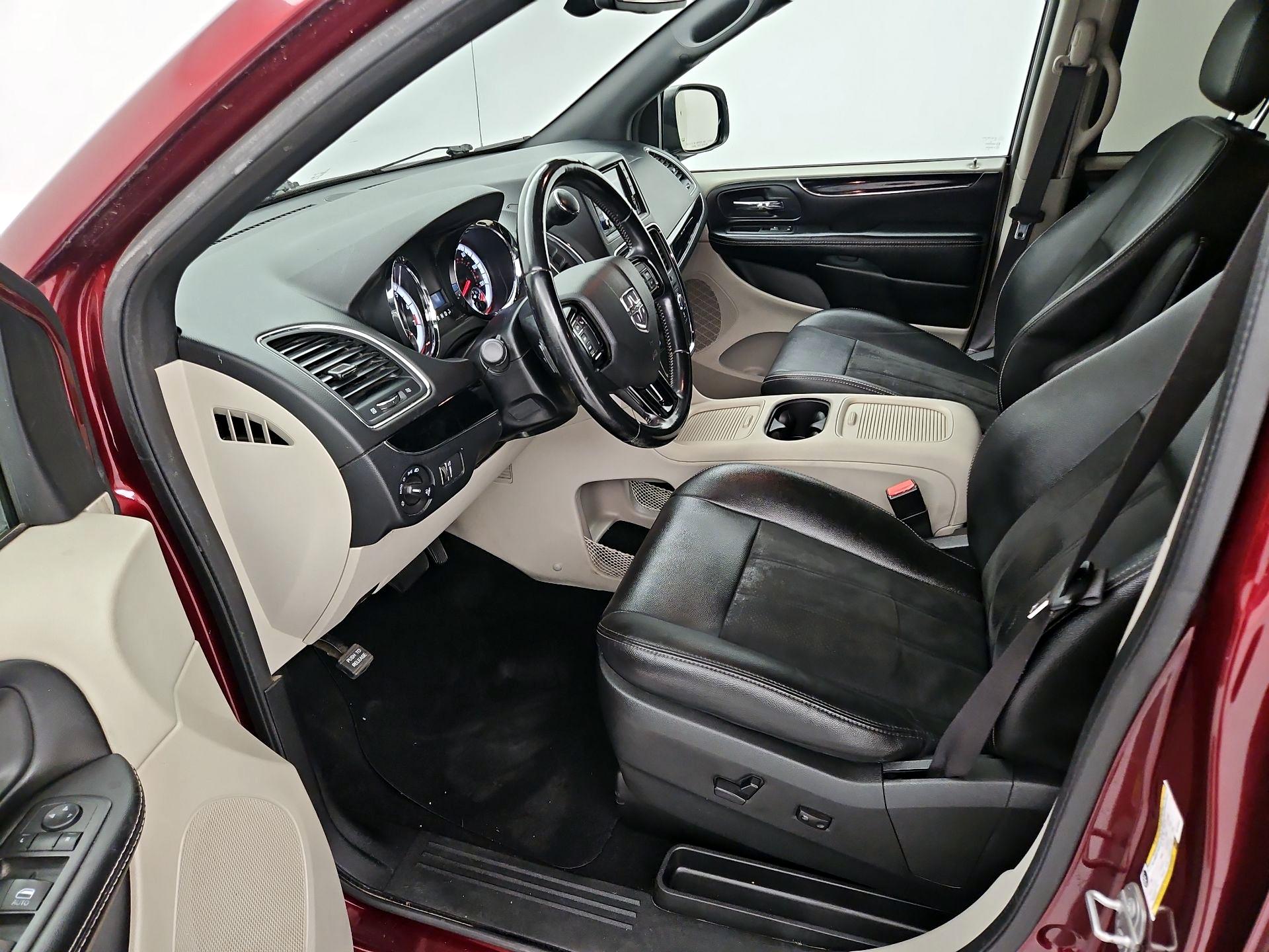 Thumbnail: 2019 Dodge Grand Caravan - 11