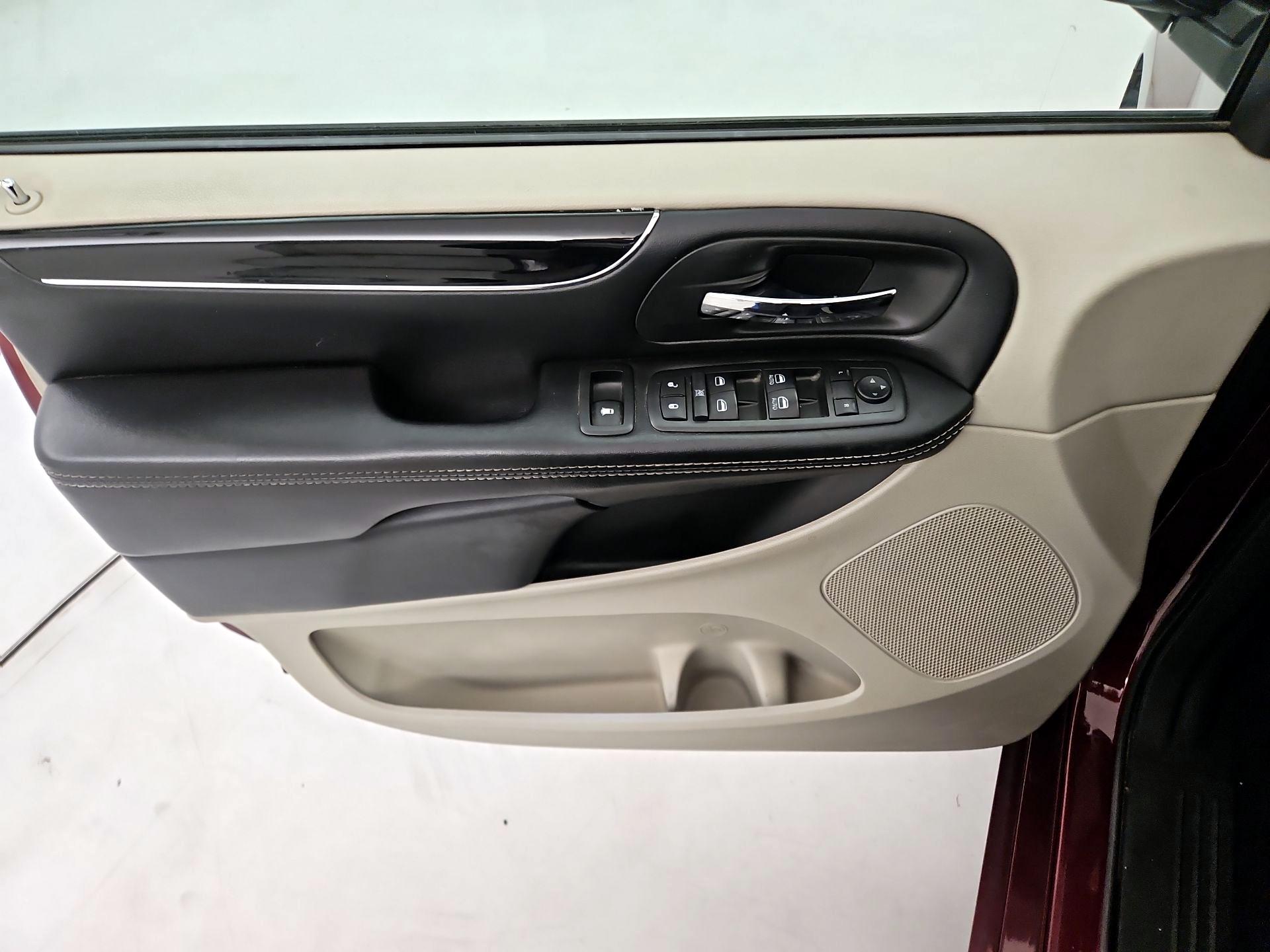 Thumbnail: 2019 Dodge Grand Caravan - 12