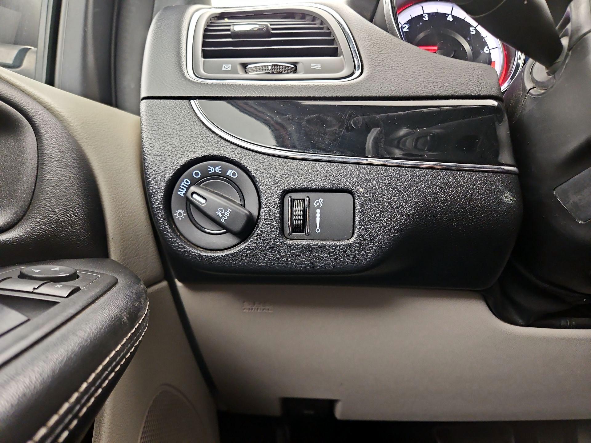 Thumbnail: 2019 Dodge Grand Caravan - 13