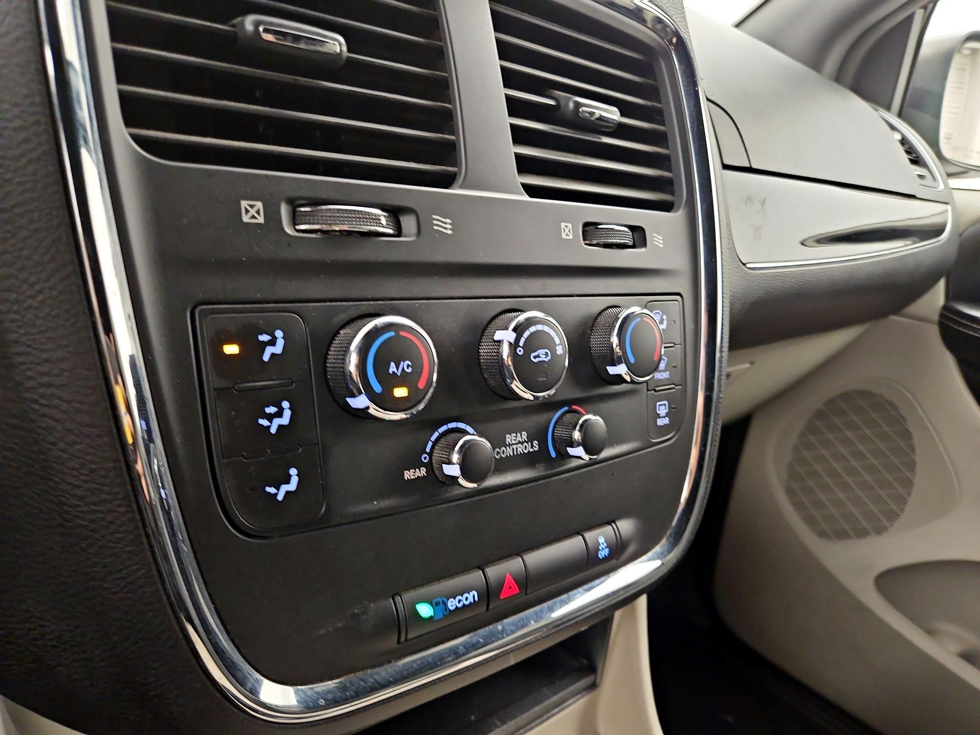 Thumbnail: 2019 Dodge Grand Caravan - 16