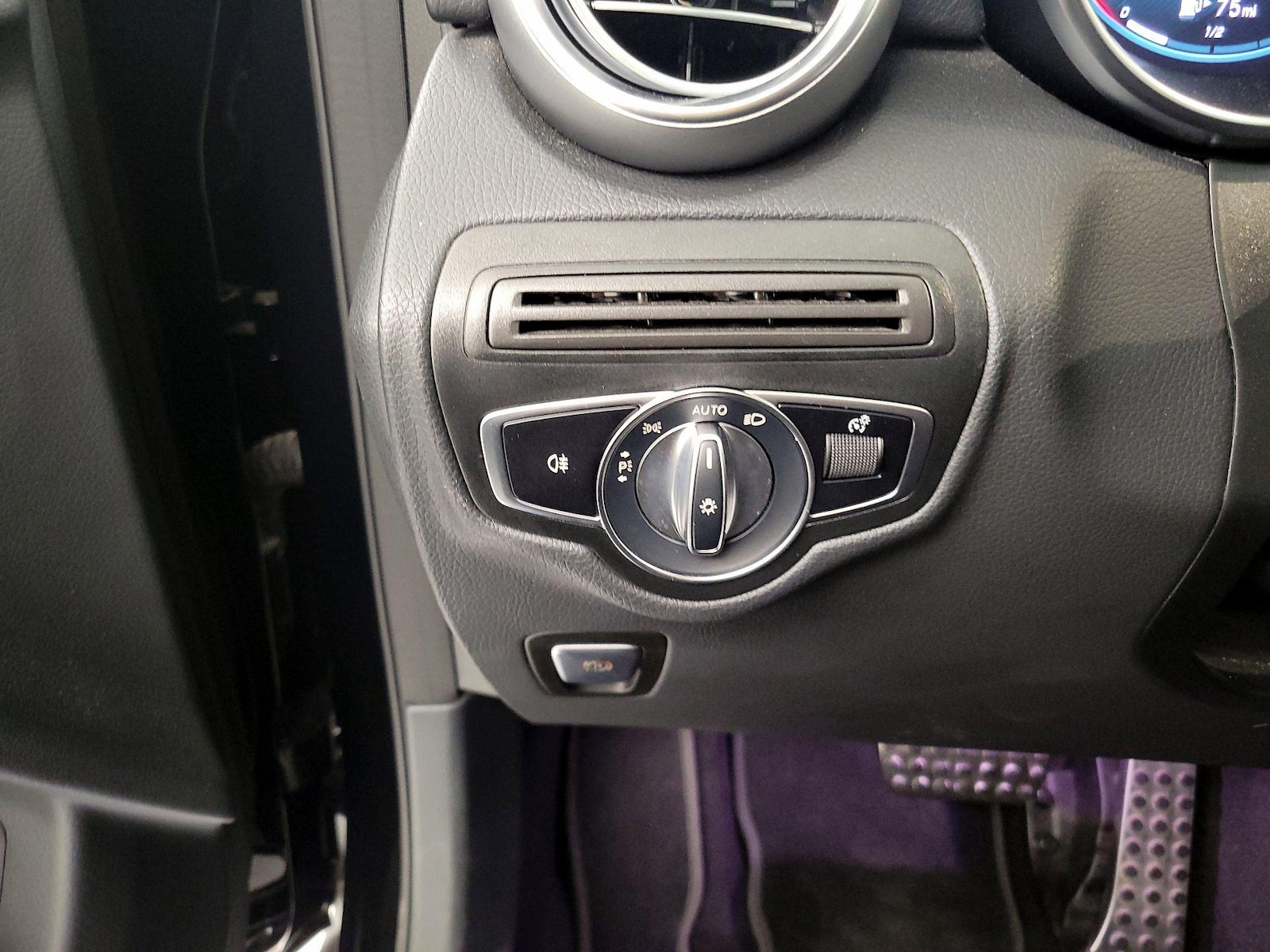 2021 Mercedes-Benz GLC GLC300 - Photo 14