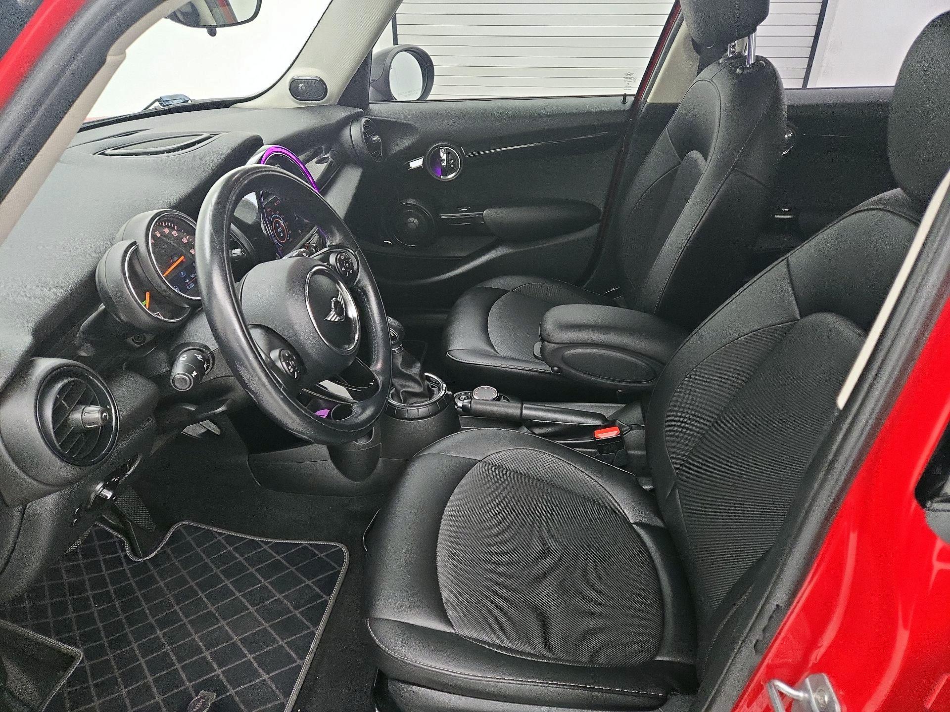 Thumbnail: 2016 MINI Cooper Hardtop - 11