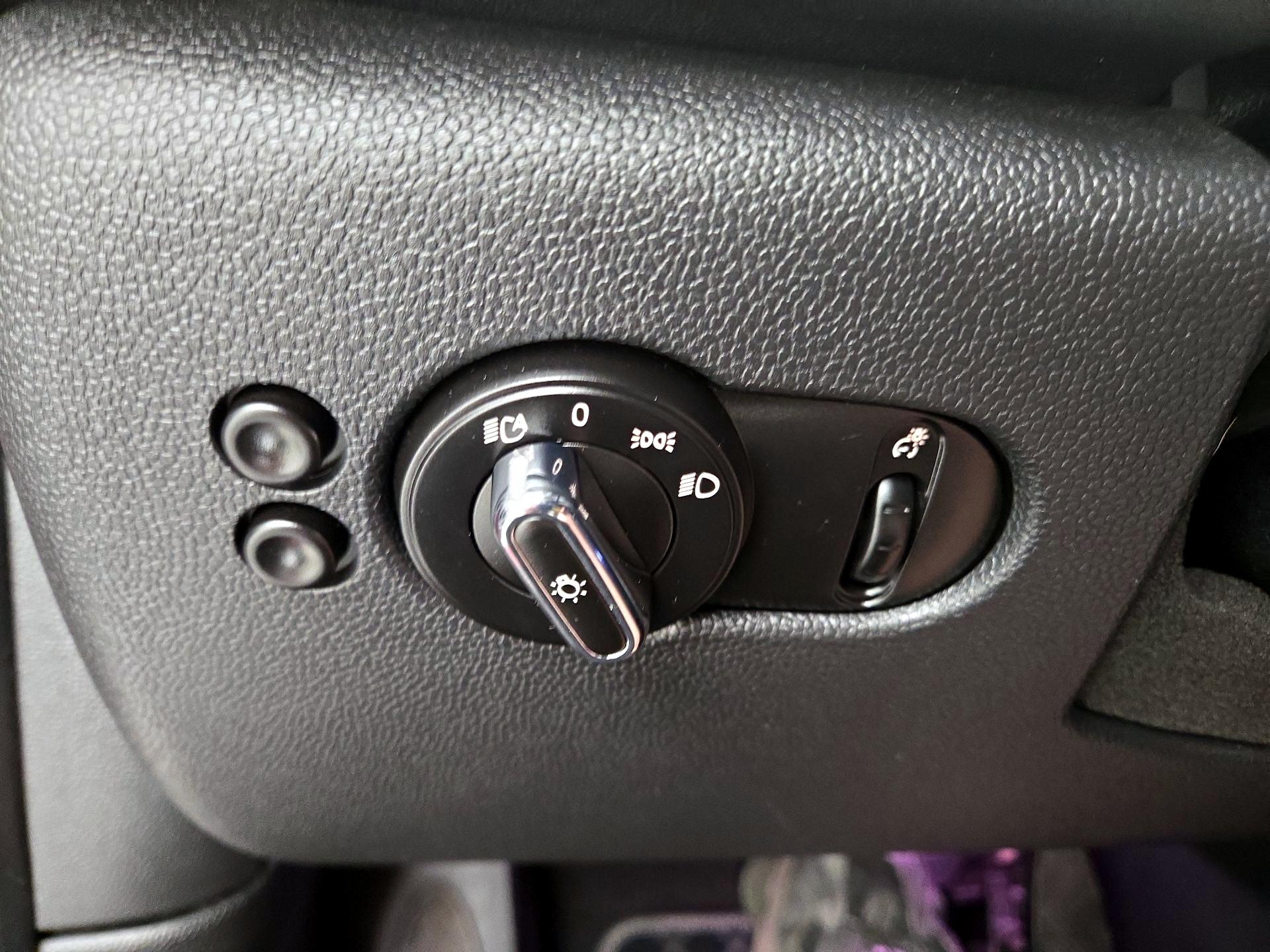 Thumbnail: 2016 MINI Cooper Hardtop - 13