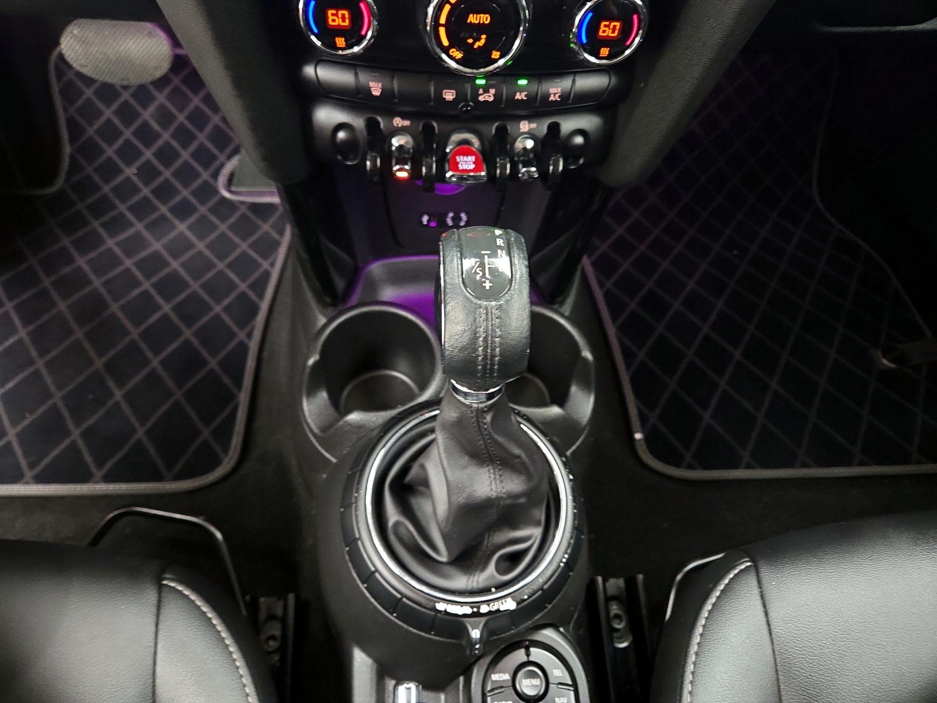 Thumbnail: 2016 MINI Cooper Hardtop - 17