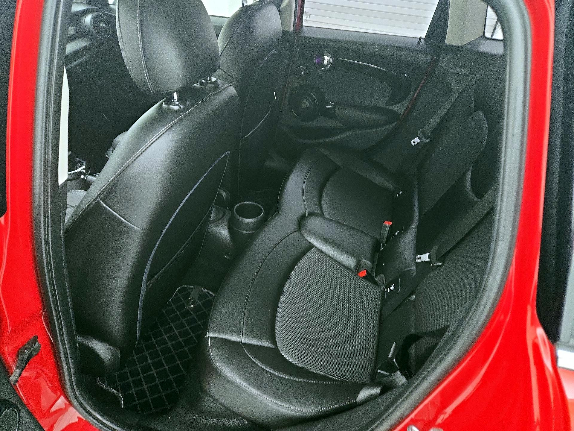 Thumbnail: 2016 MINI Cooper Hardtop - 19