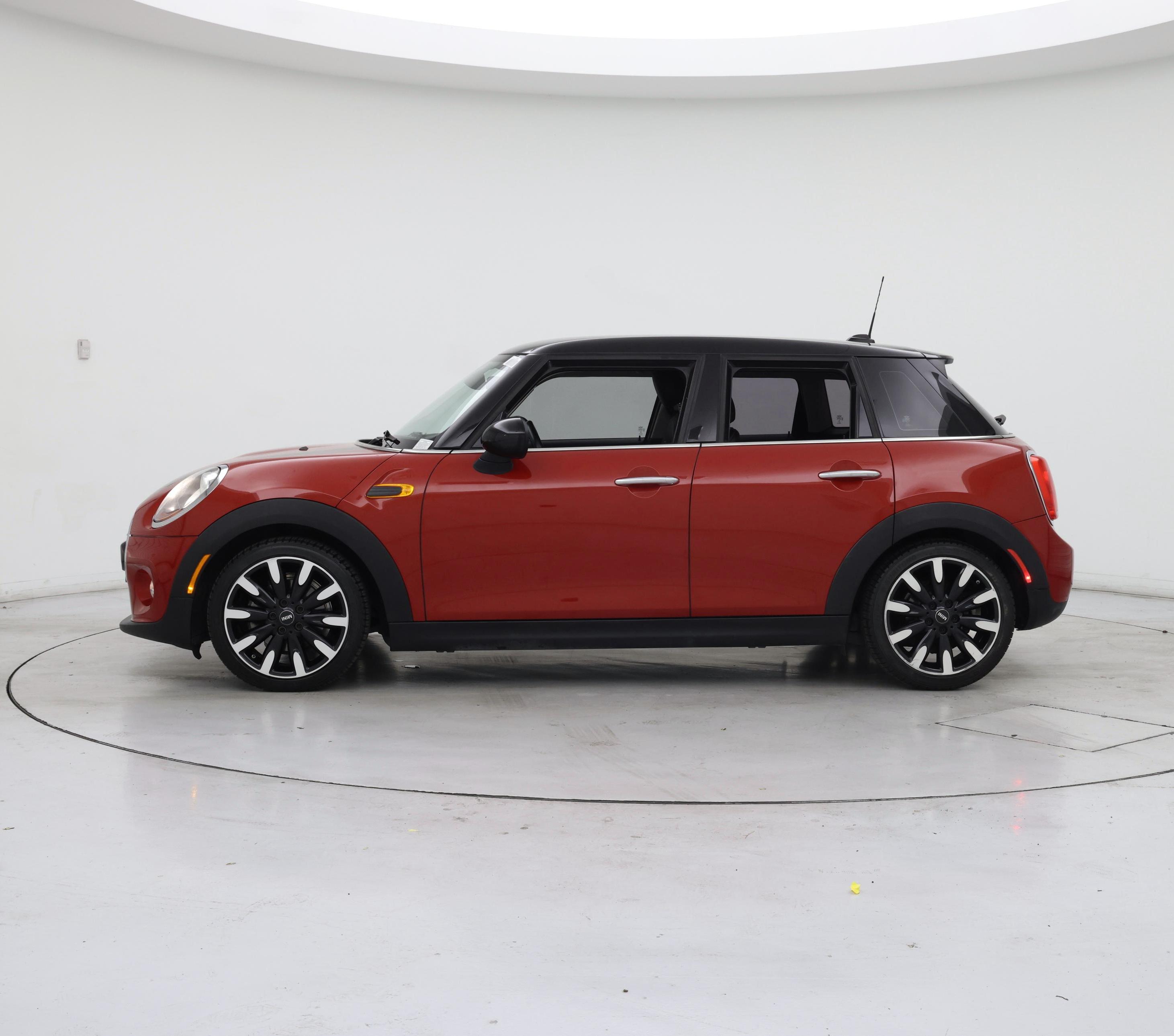 Thumbnail: 2016 MINI Cooper Hardtop - 3