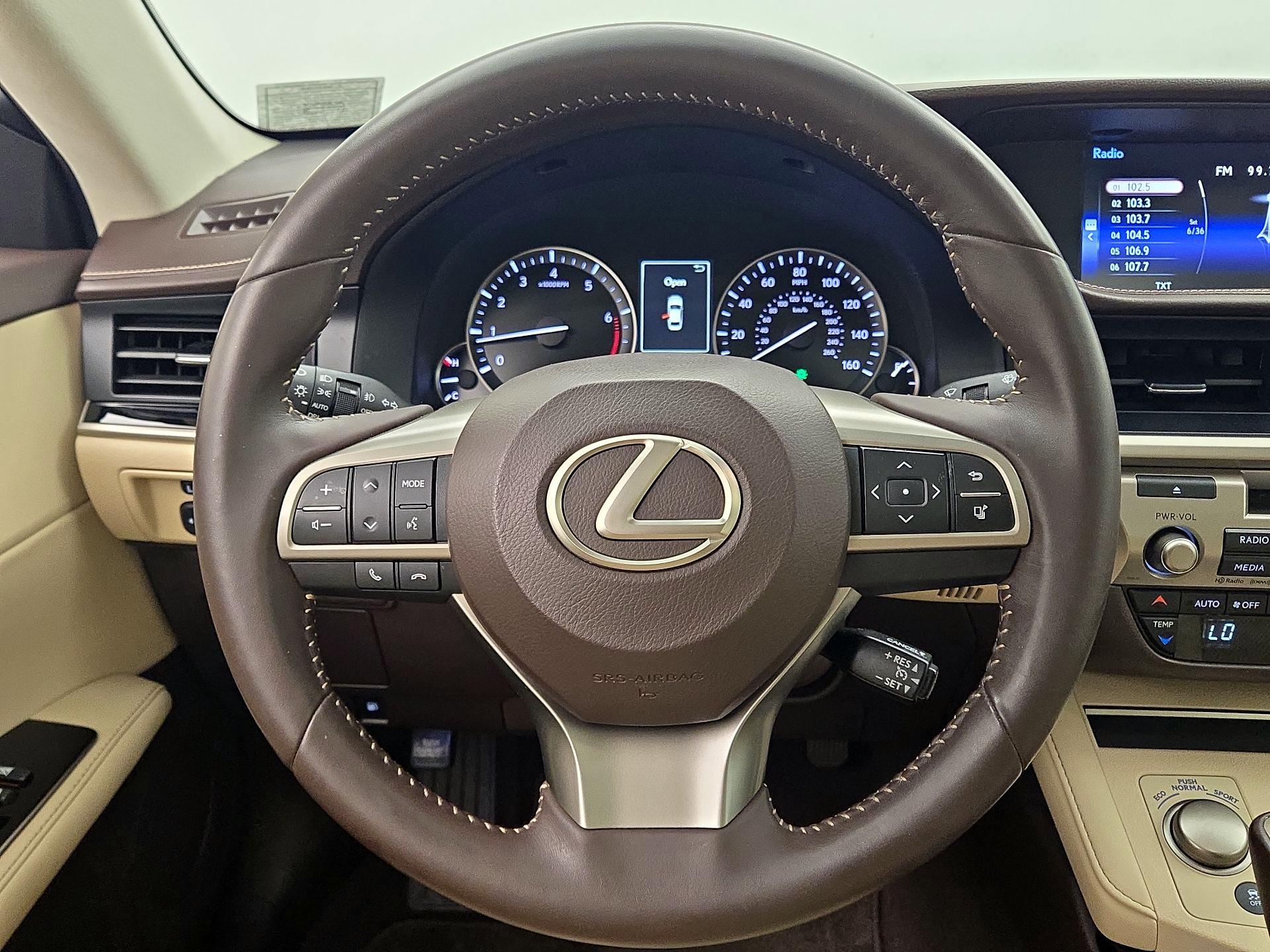 Thumbnail: 2016 Lexus ES - 10
