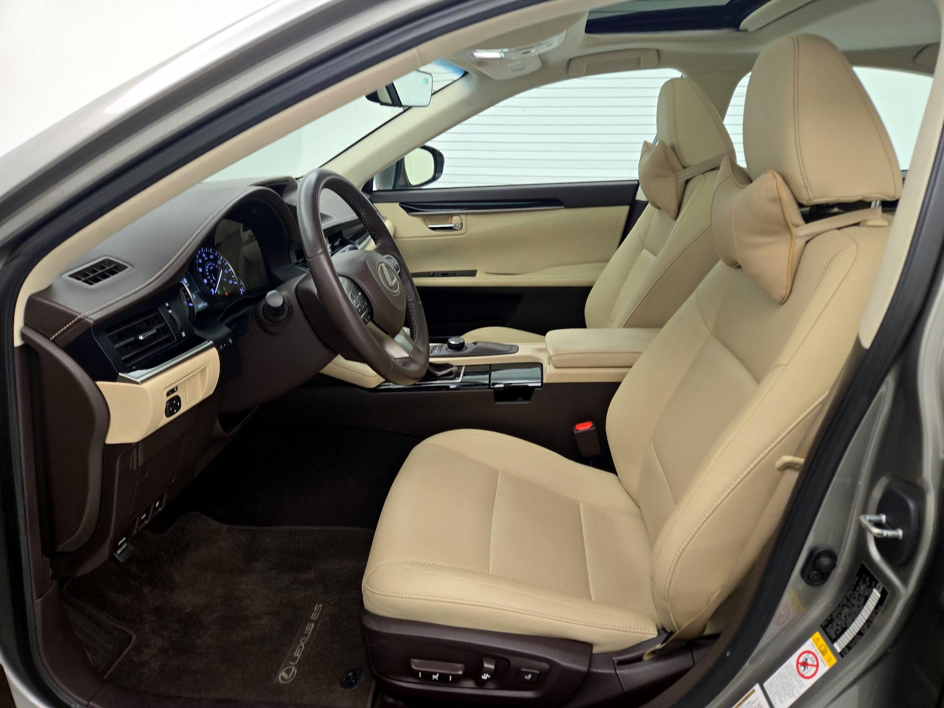 Thumbnail: 2016 Lexus ES - 11