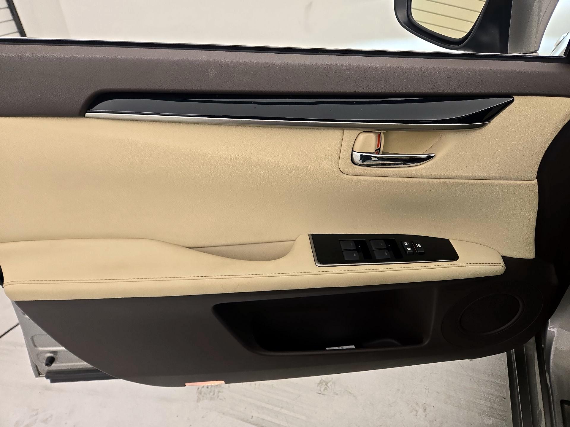Thumbnail: 2016 Lexus ES - 12
