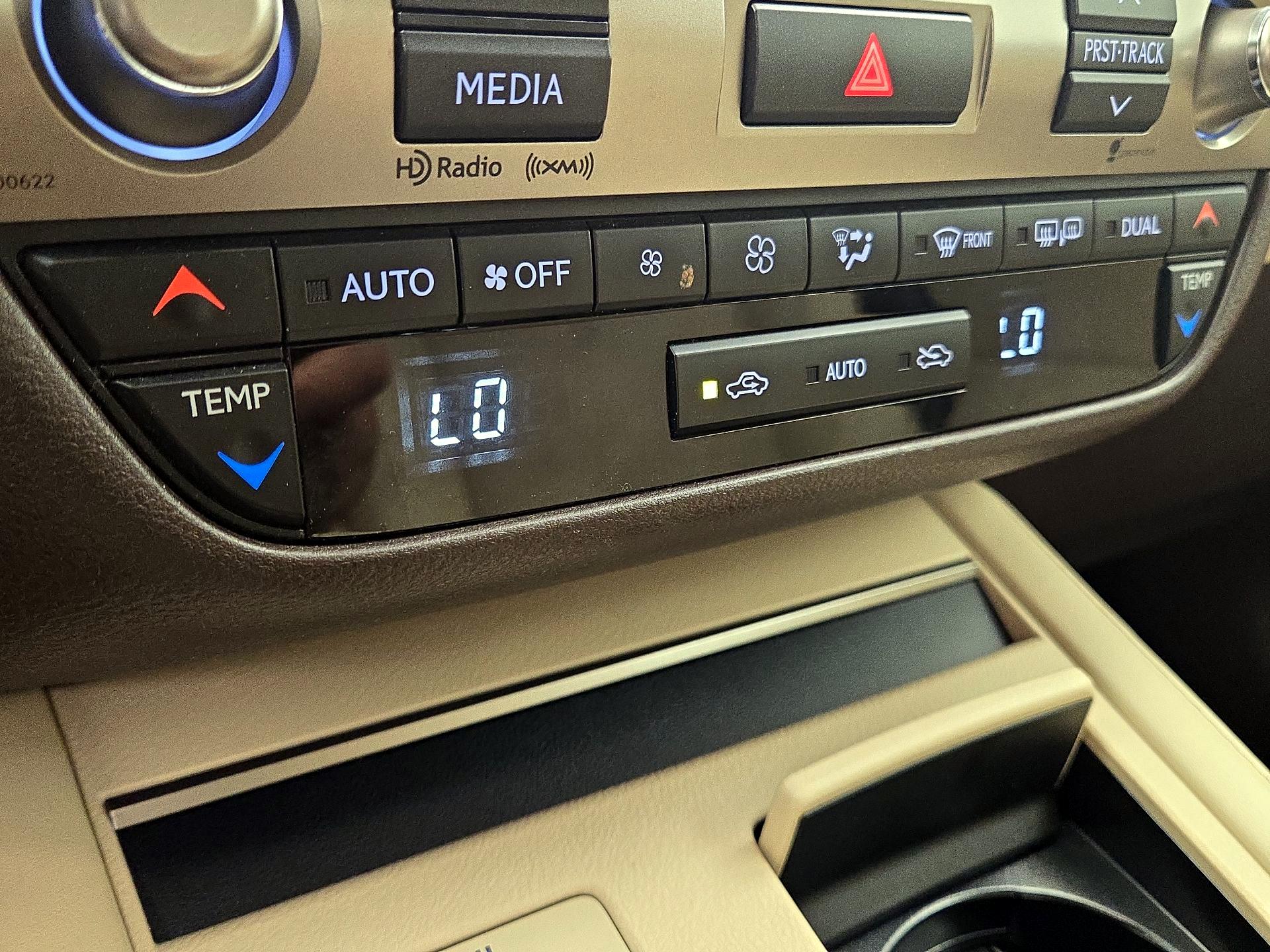 Thumbnail: 2016 Lexus ES - 16