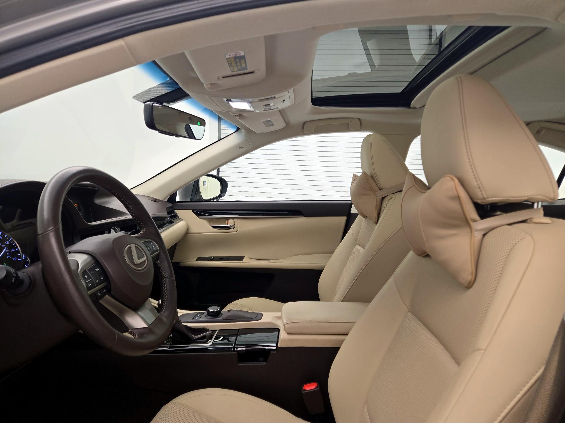 Thumbnail: 2016 Lexus ES - 18