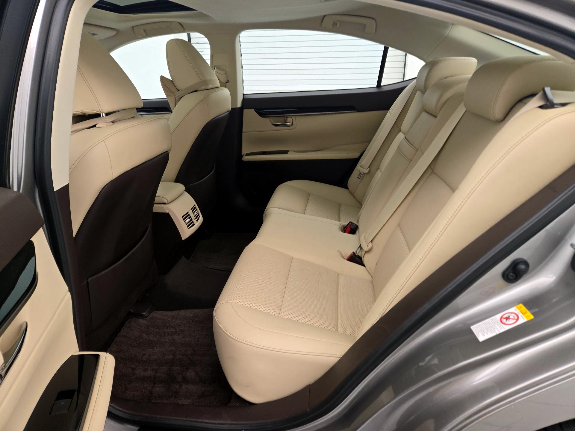 Thumbnail: 2016 Lexus ES - 19