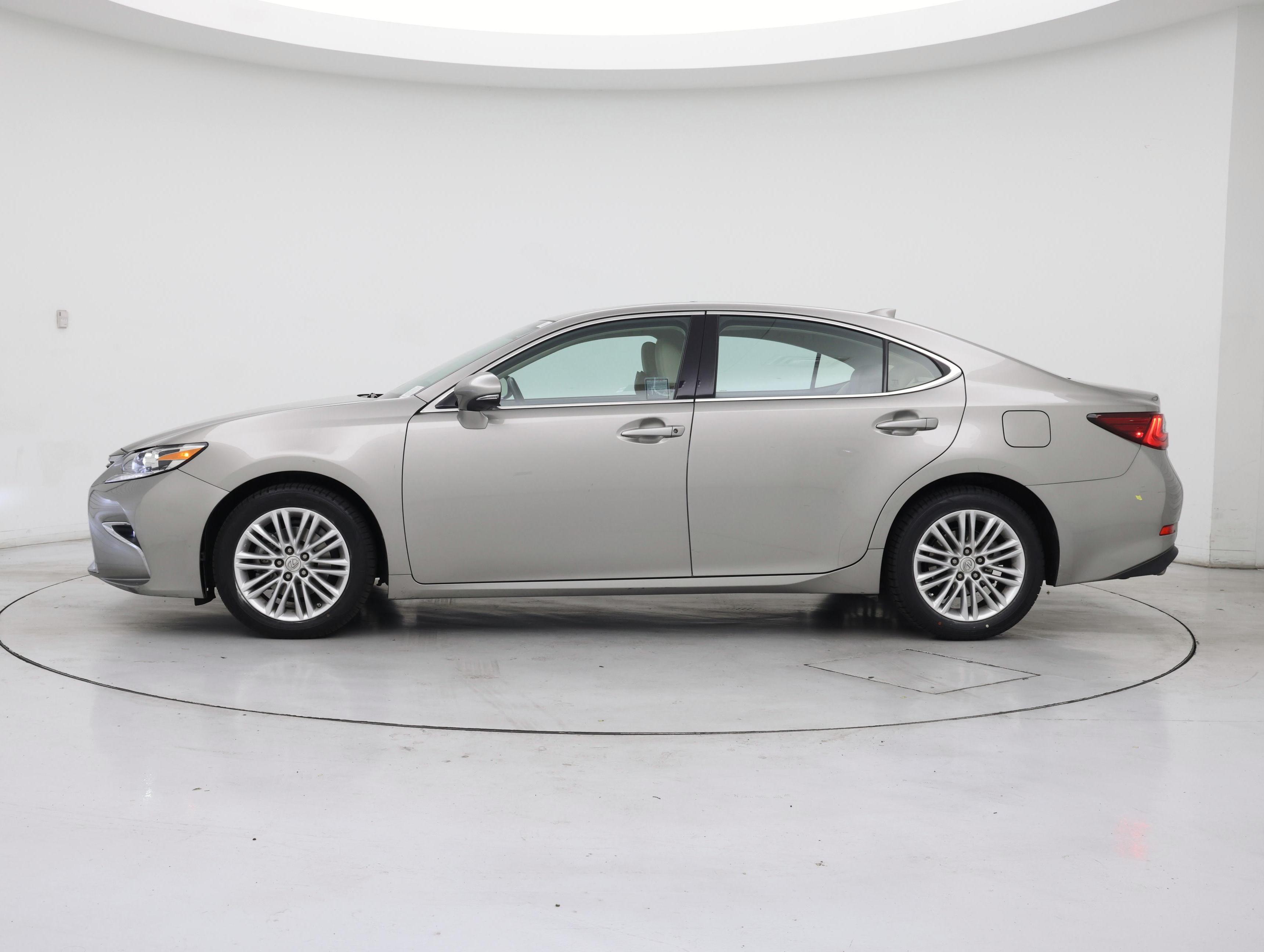 Thumbnail: 2016 Lexus ES - 3