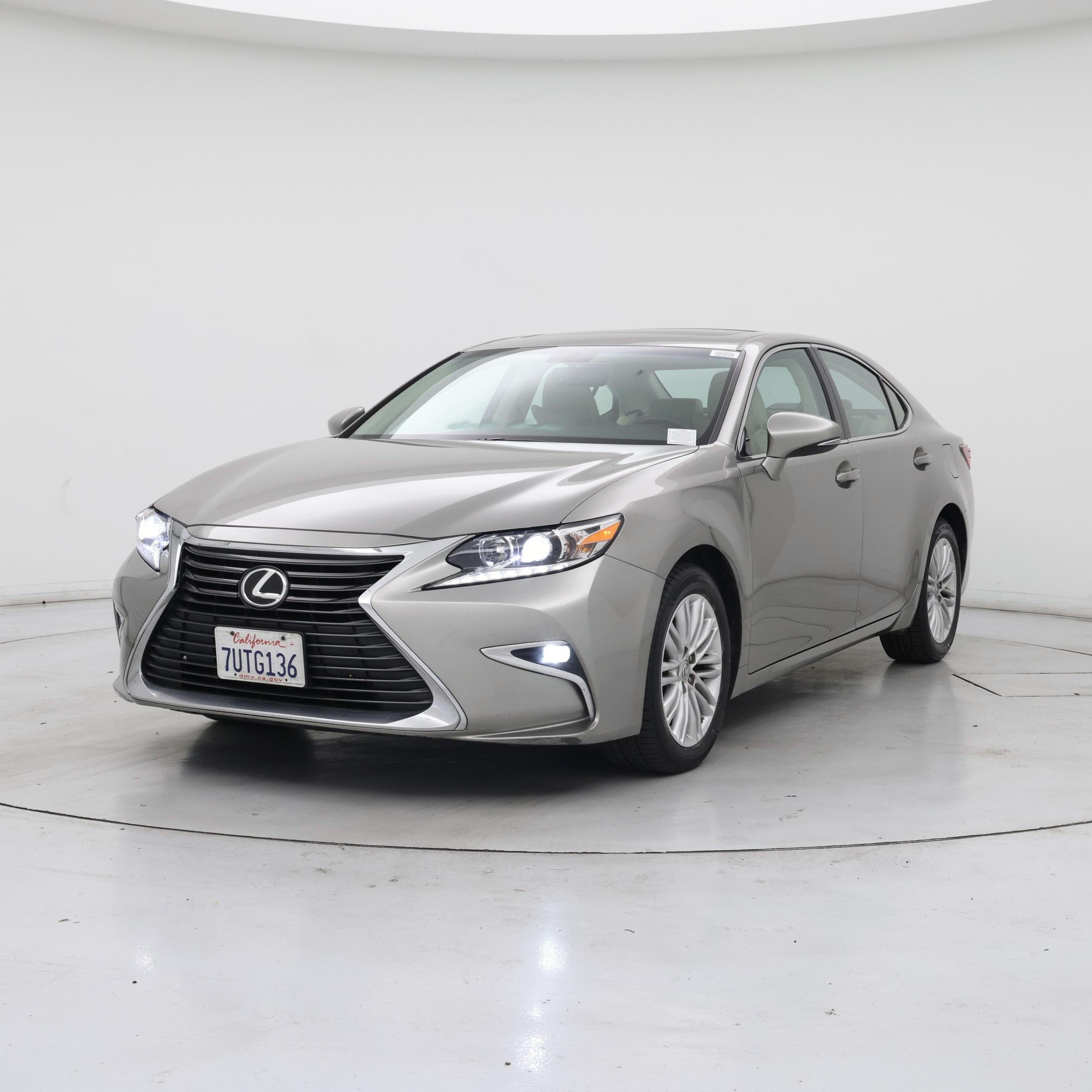 Thumbnail: 2016 Lexus ES - 4