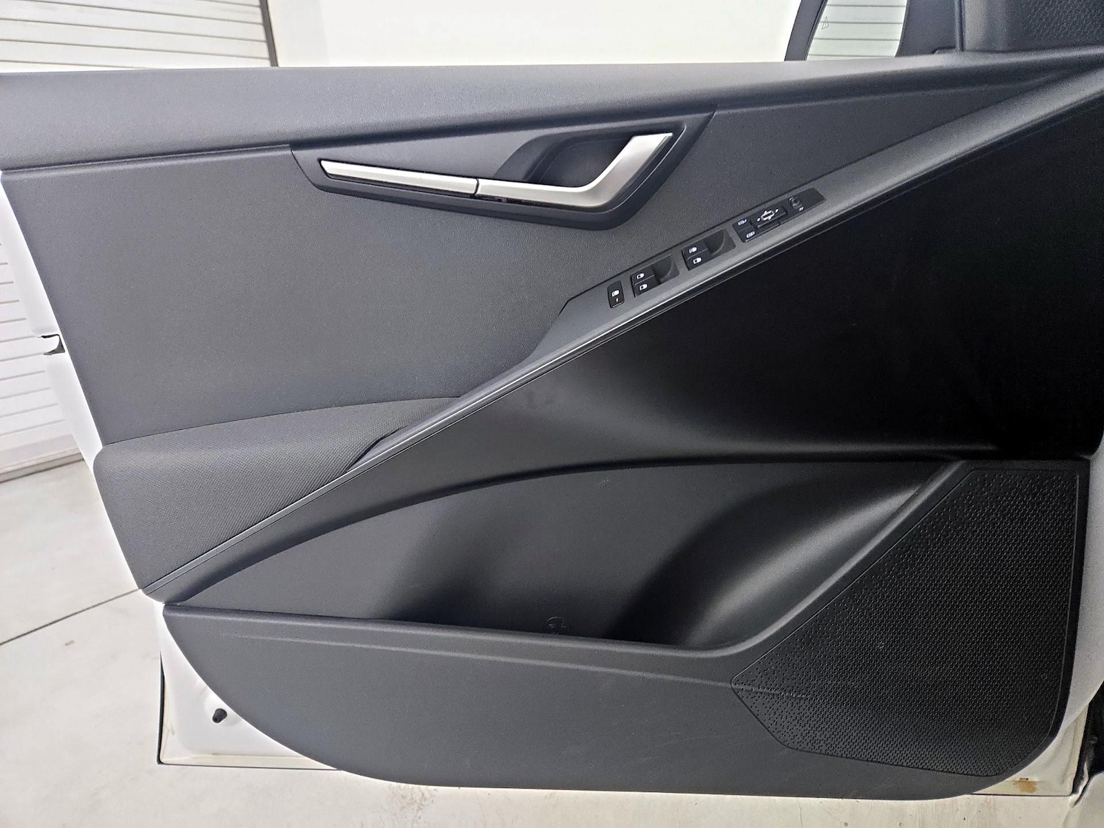 2025 Kia Niro LX - Photo 13