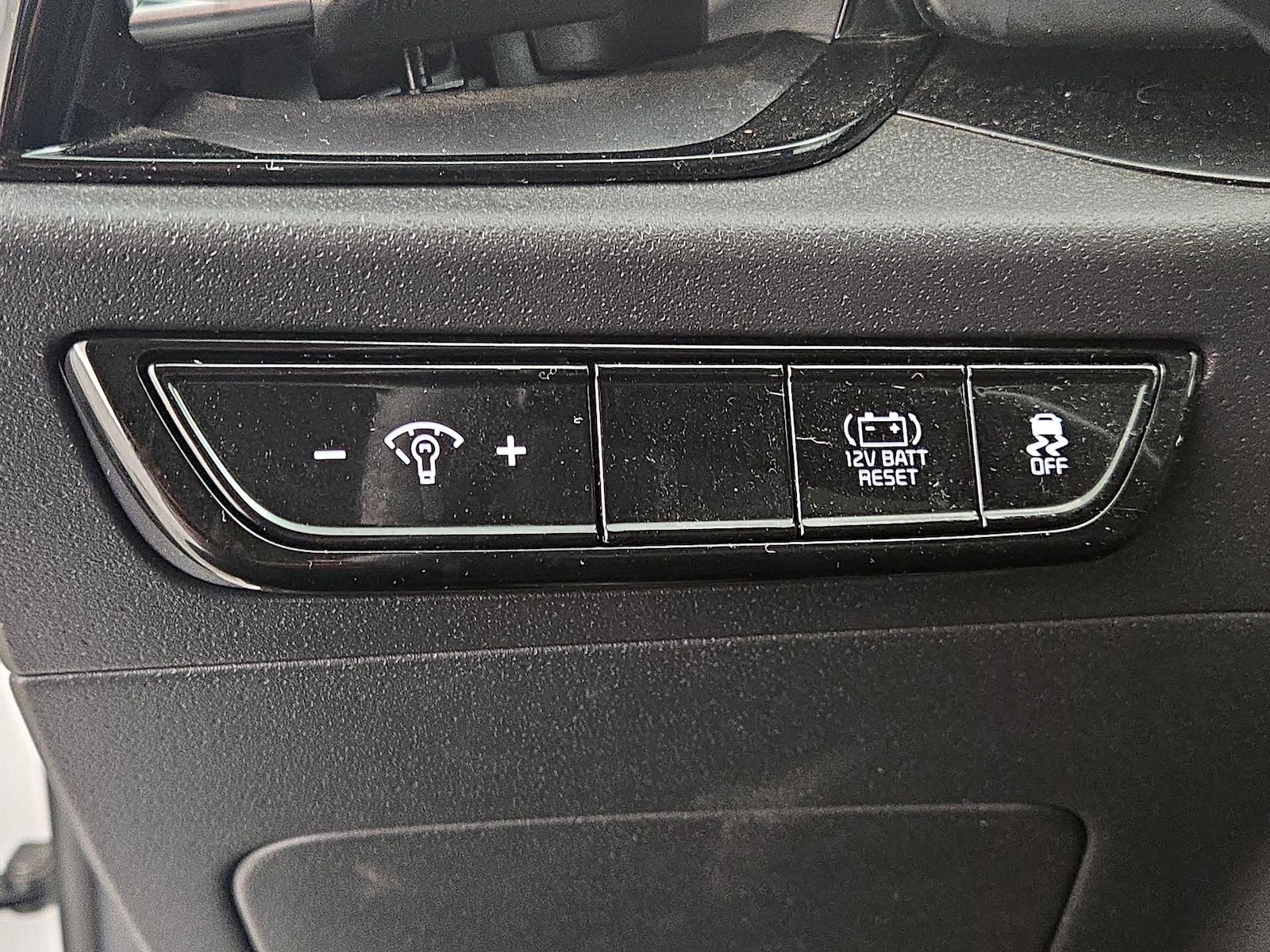 2025 Kia Niro LX - Photo 14