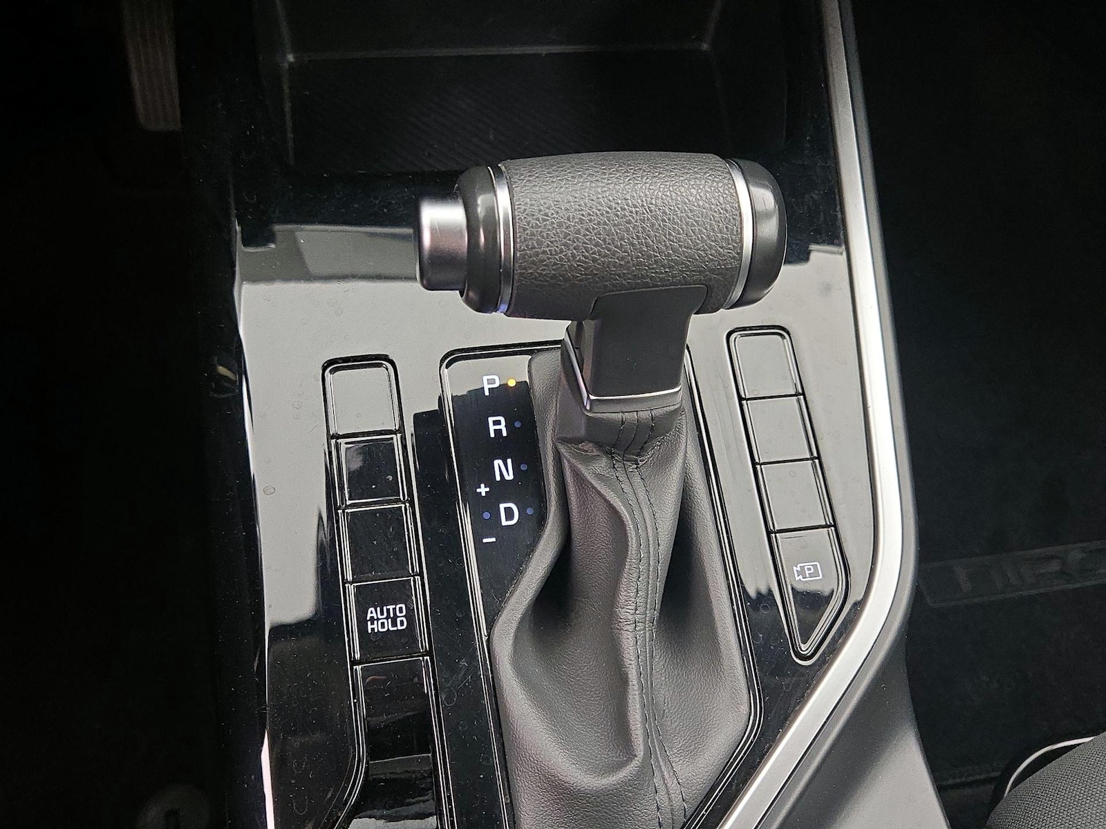 2025 Kia Niro LX - Photo 18