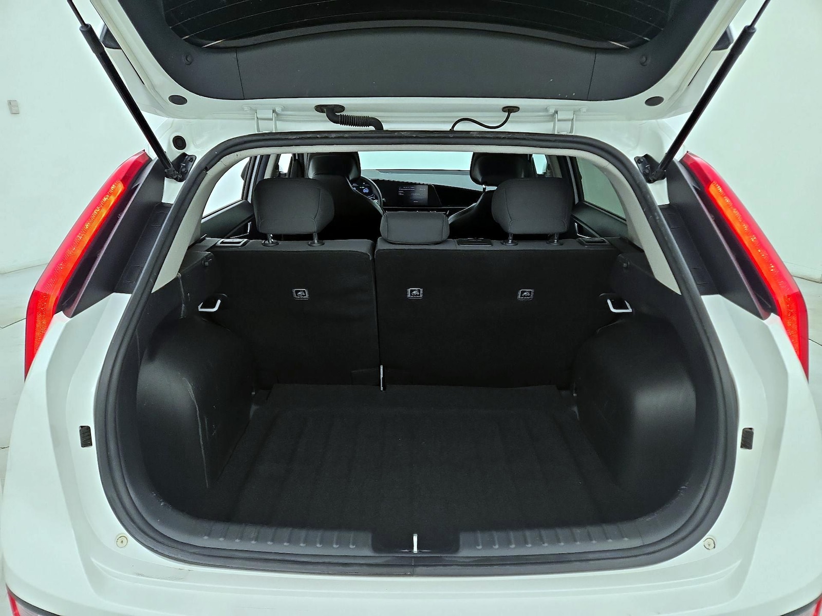 2025 Kia Niro LX - Photo 21