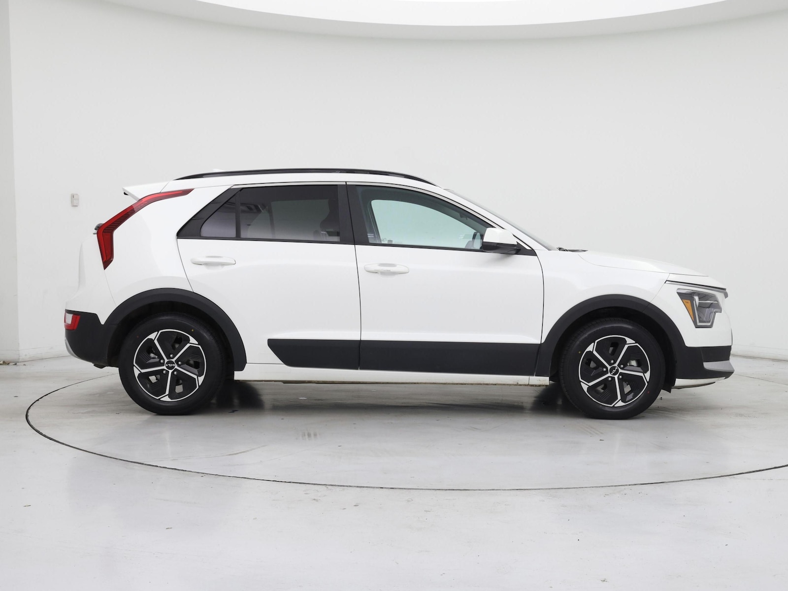 2025 Kia Niro LX - Photo 8