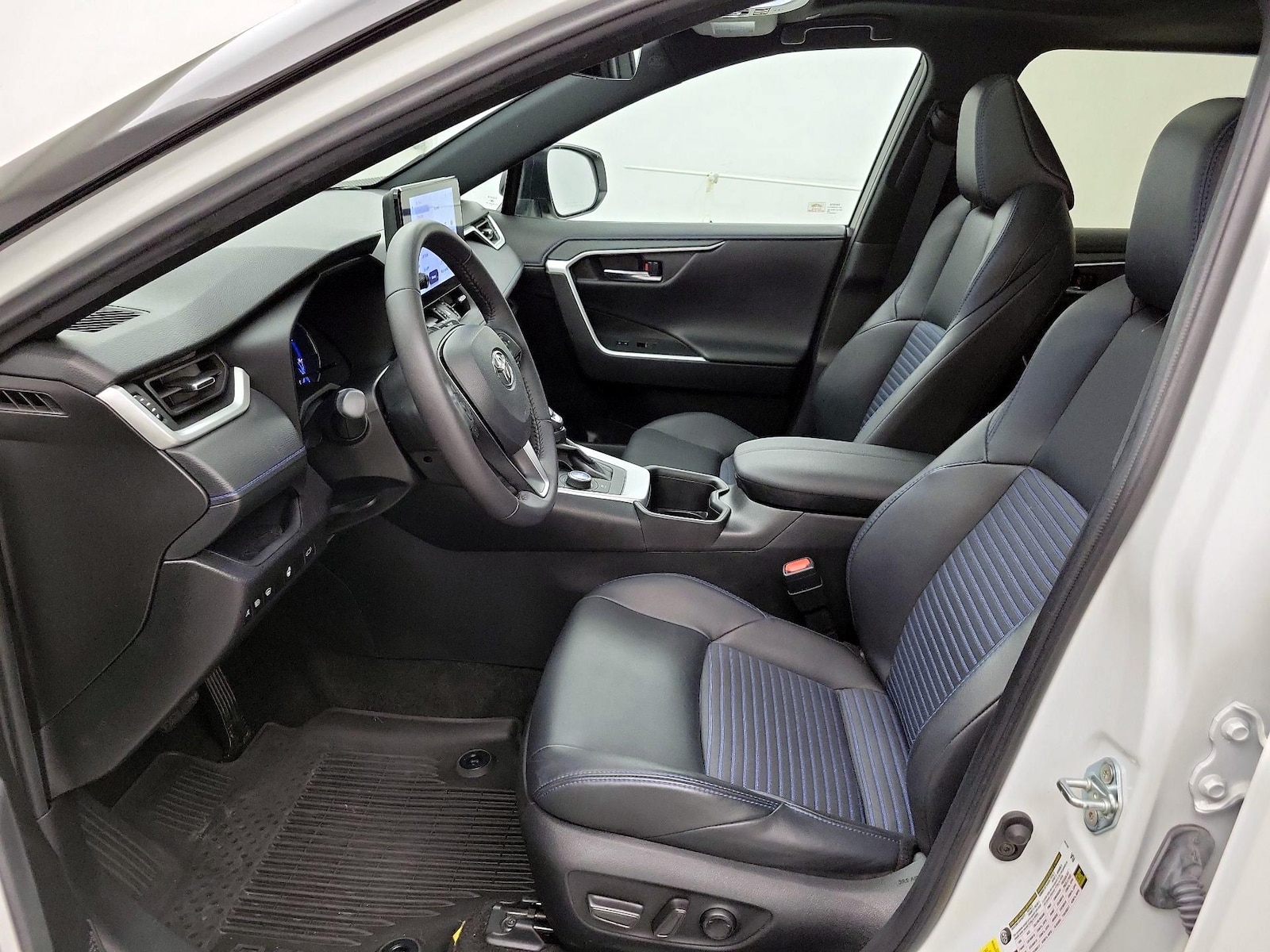 2024 Toyota RAV4 XSE - Photo 12