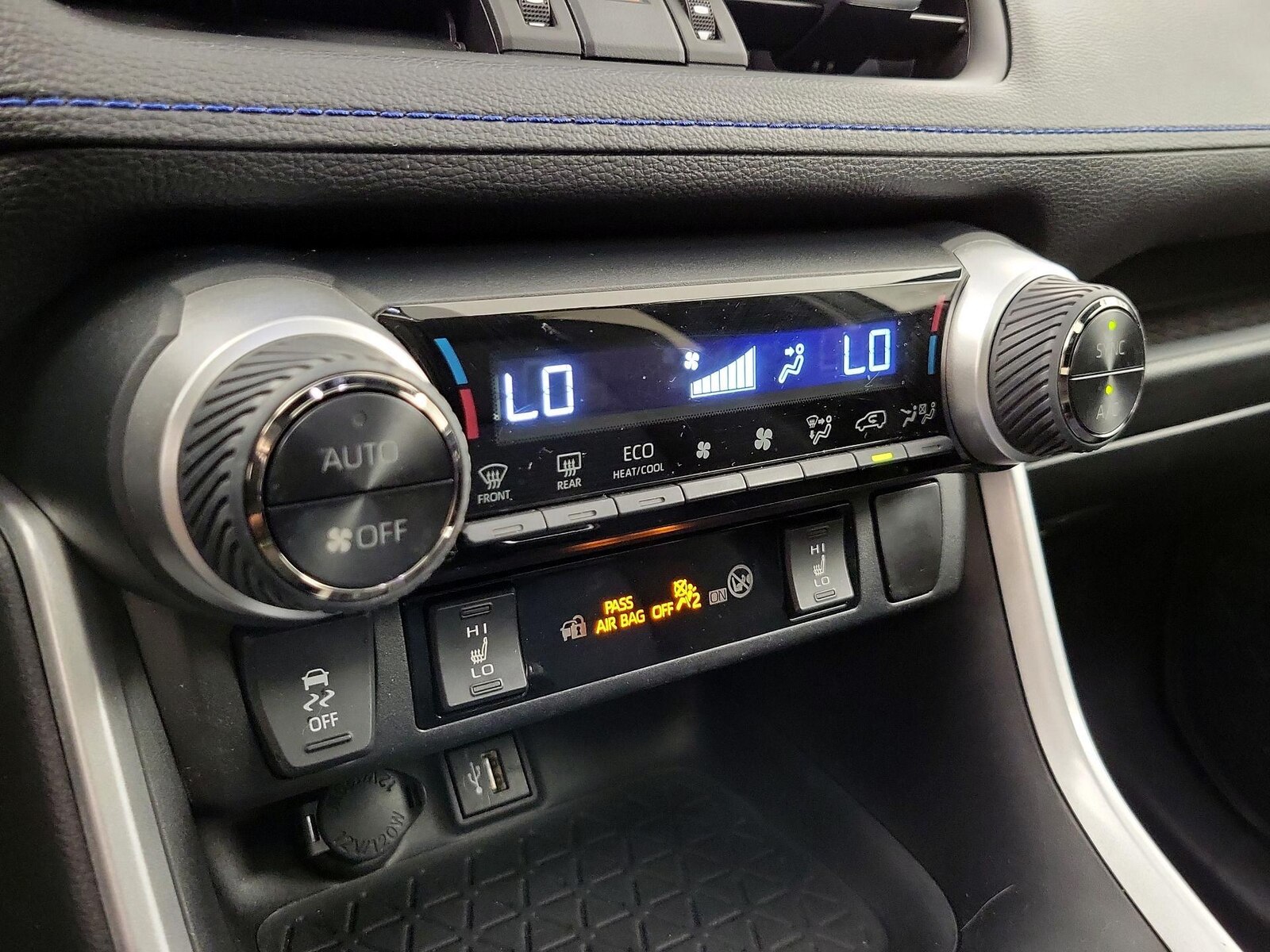 2024 Toyota RAV4 XSE - Photo 17