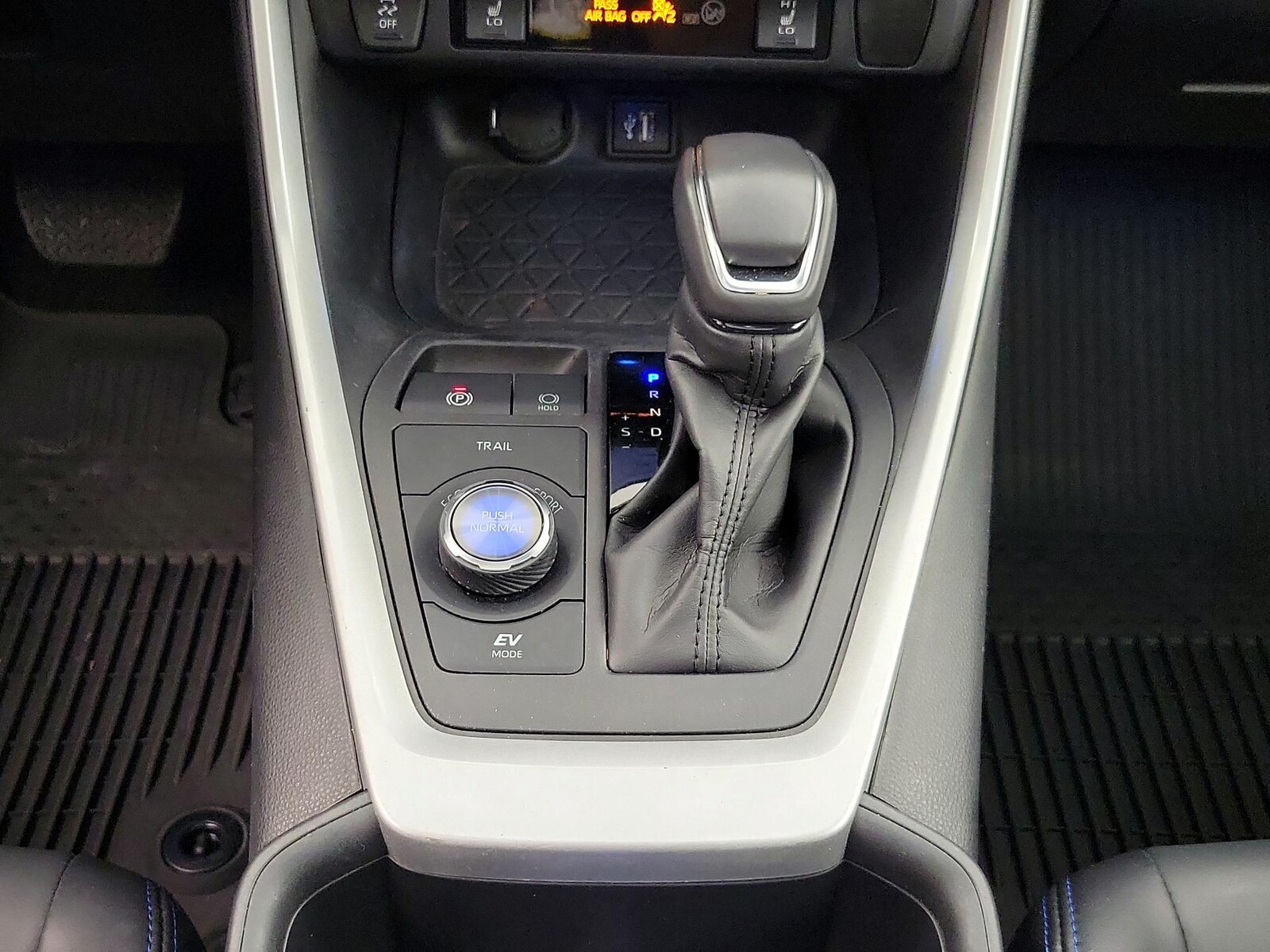 2024 Toyota RAV4 XSE - Photo 18