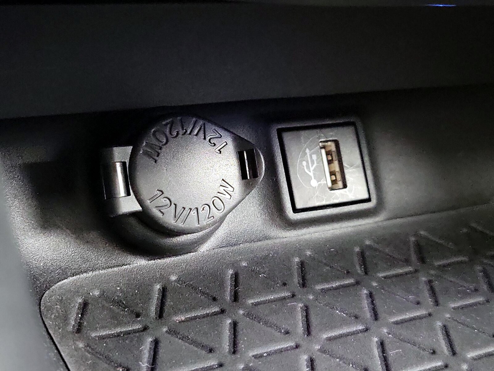 2024 Toyota RAV4 XSE - Photo 19