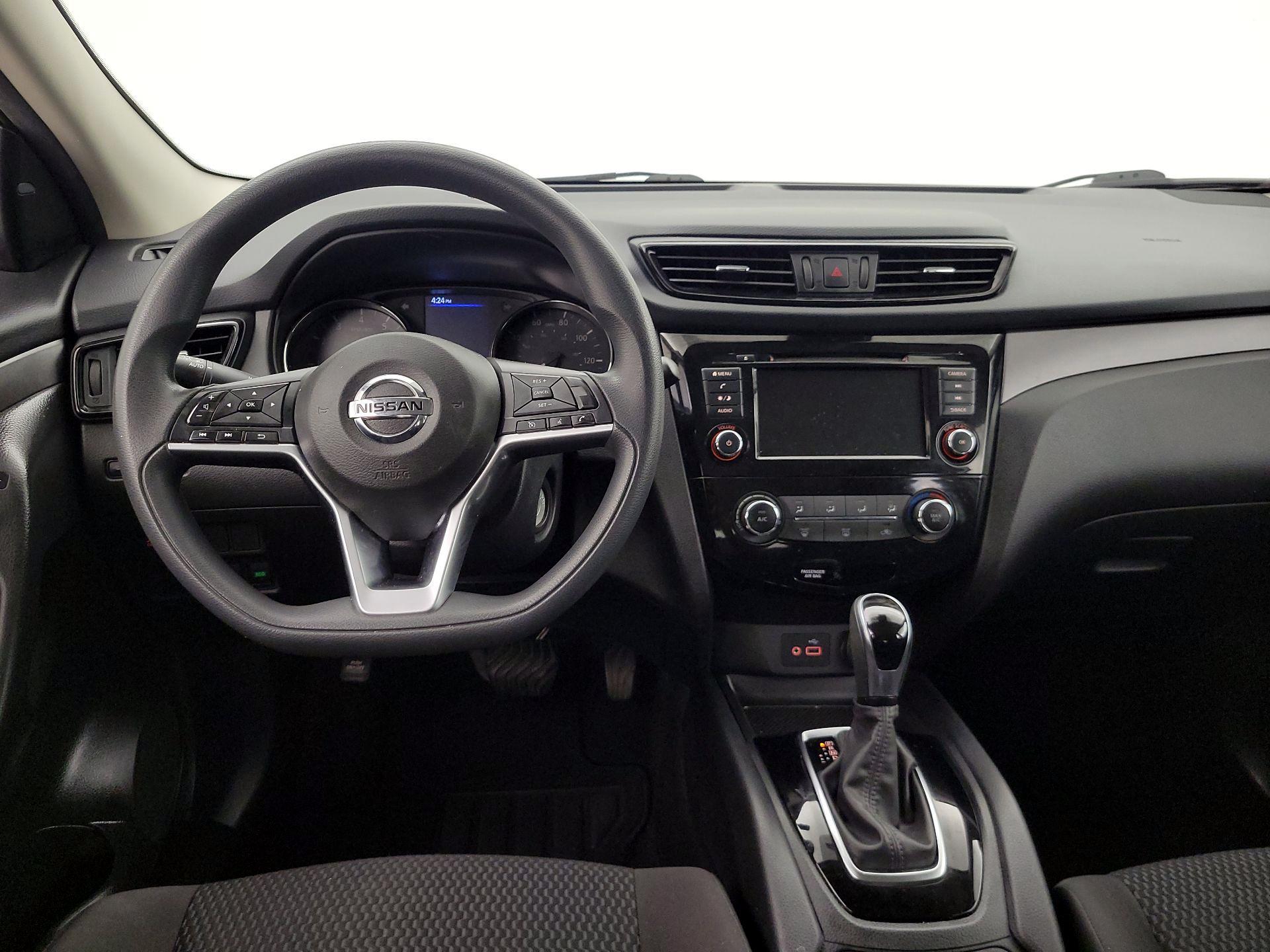 Thumbnail: 2020 Nissan Rogue Sport - 10