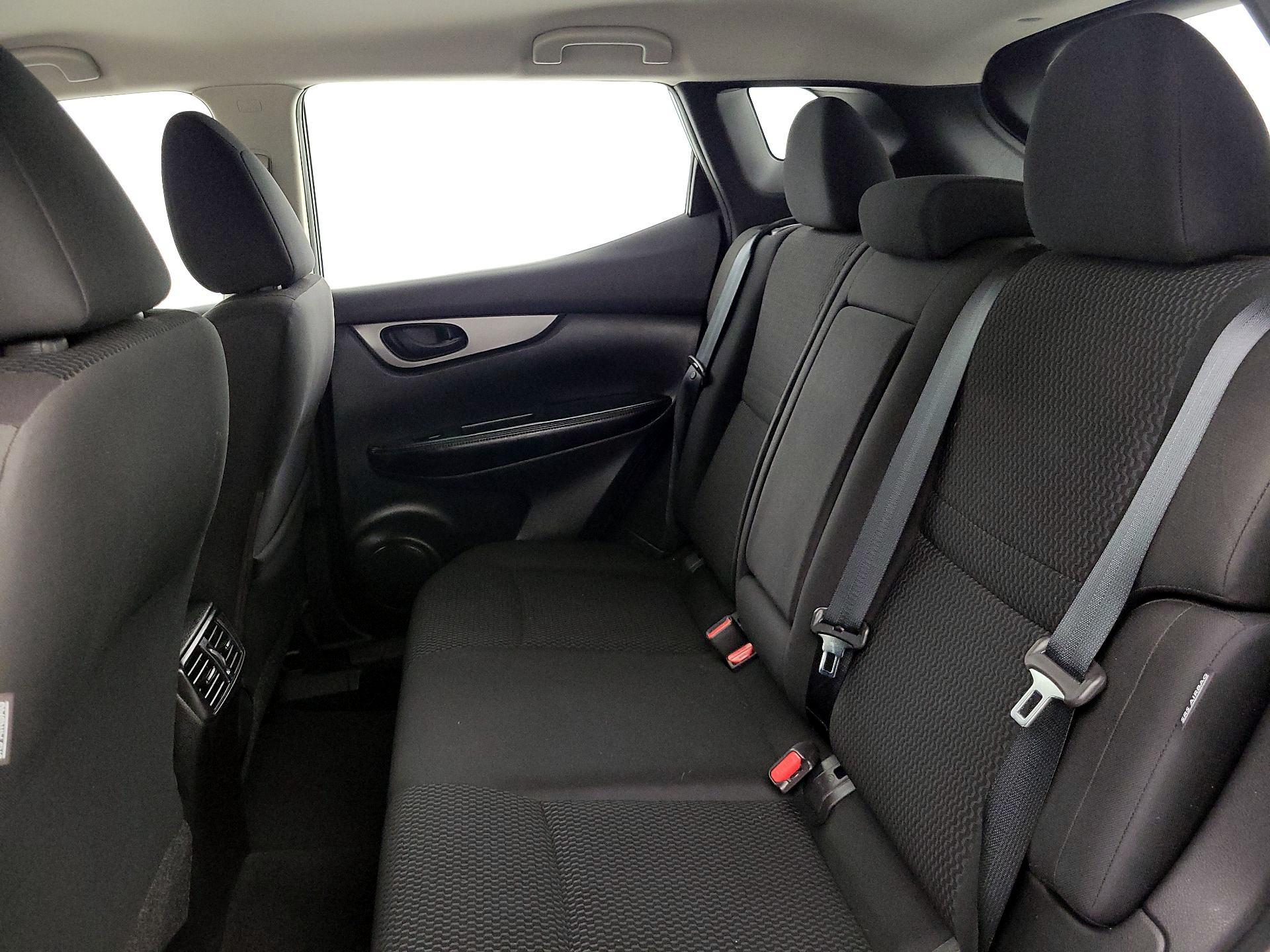 Thumbnail: 2020 Nissan Rogue Sport - 19