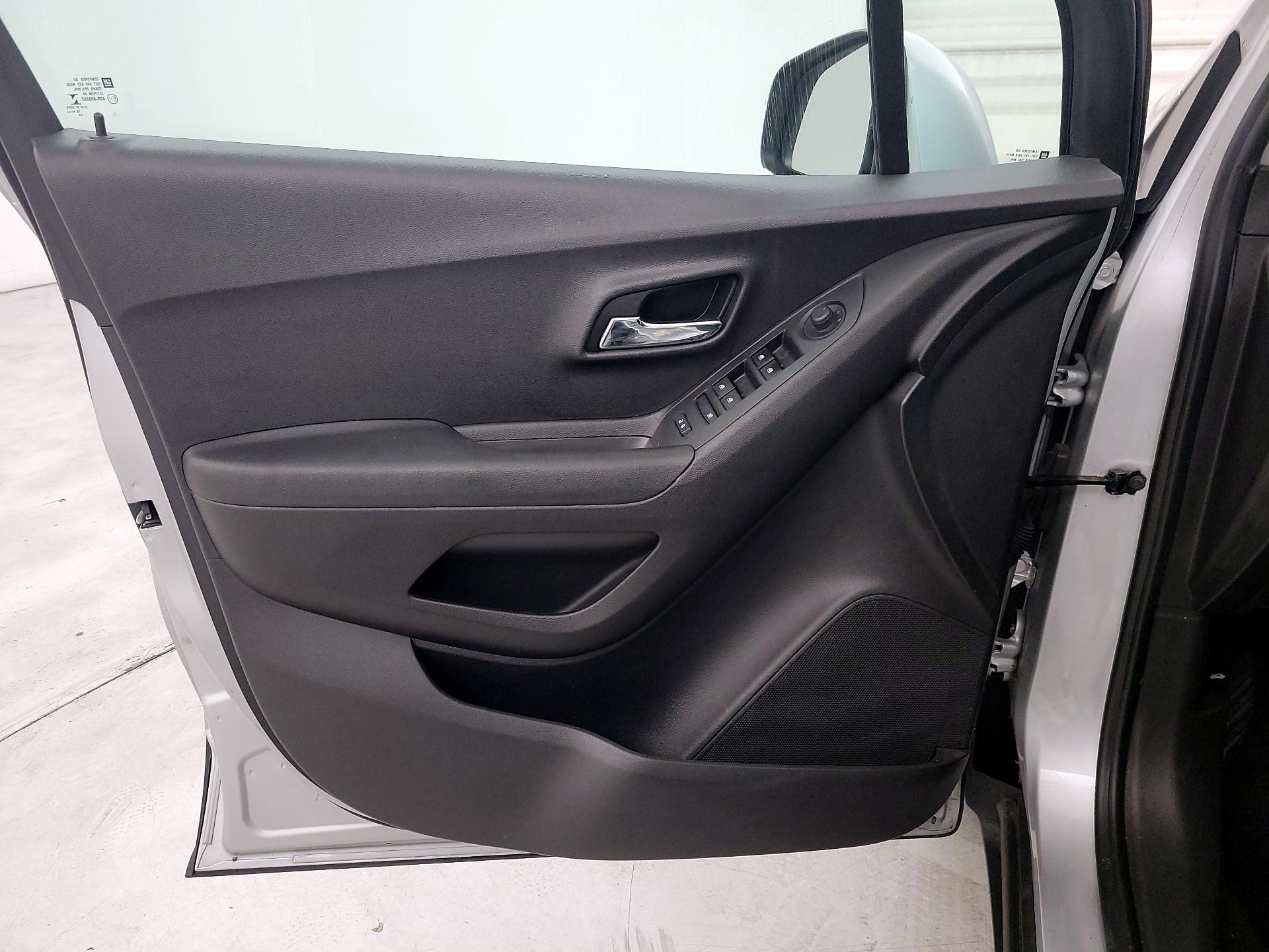 Thumbnail: 2019 Chevrolet Trax - 12