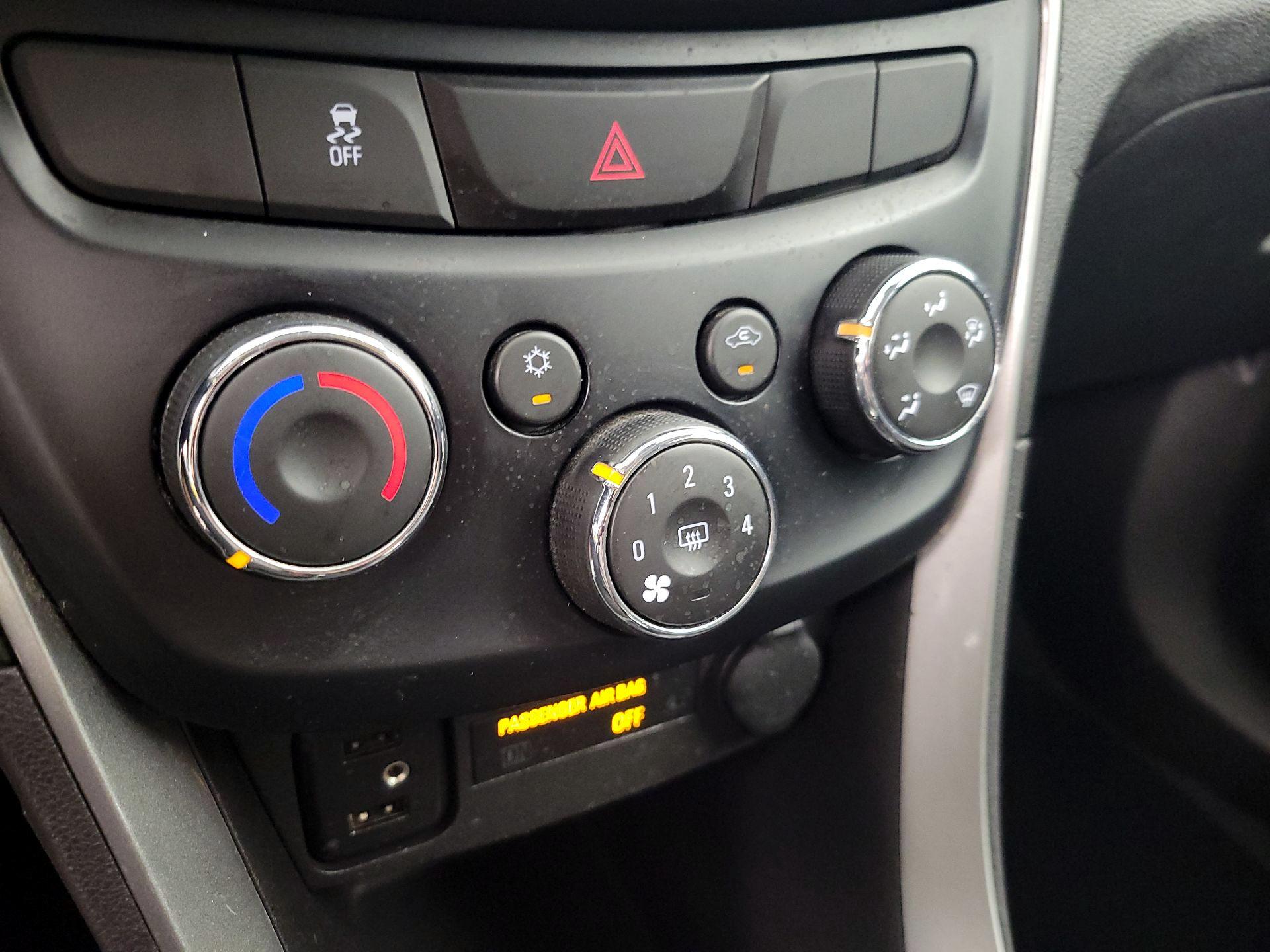 Thumbnail: 2019 Chevrolet Trax - 16