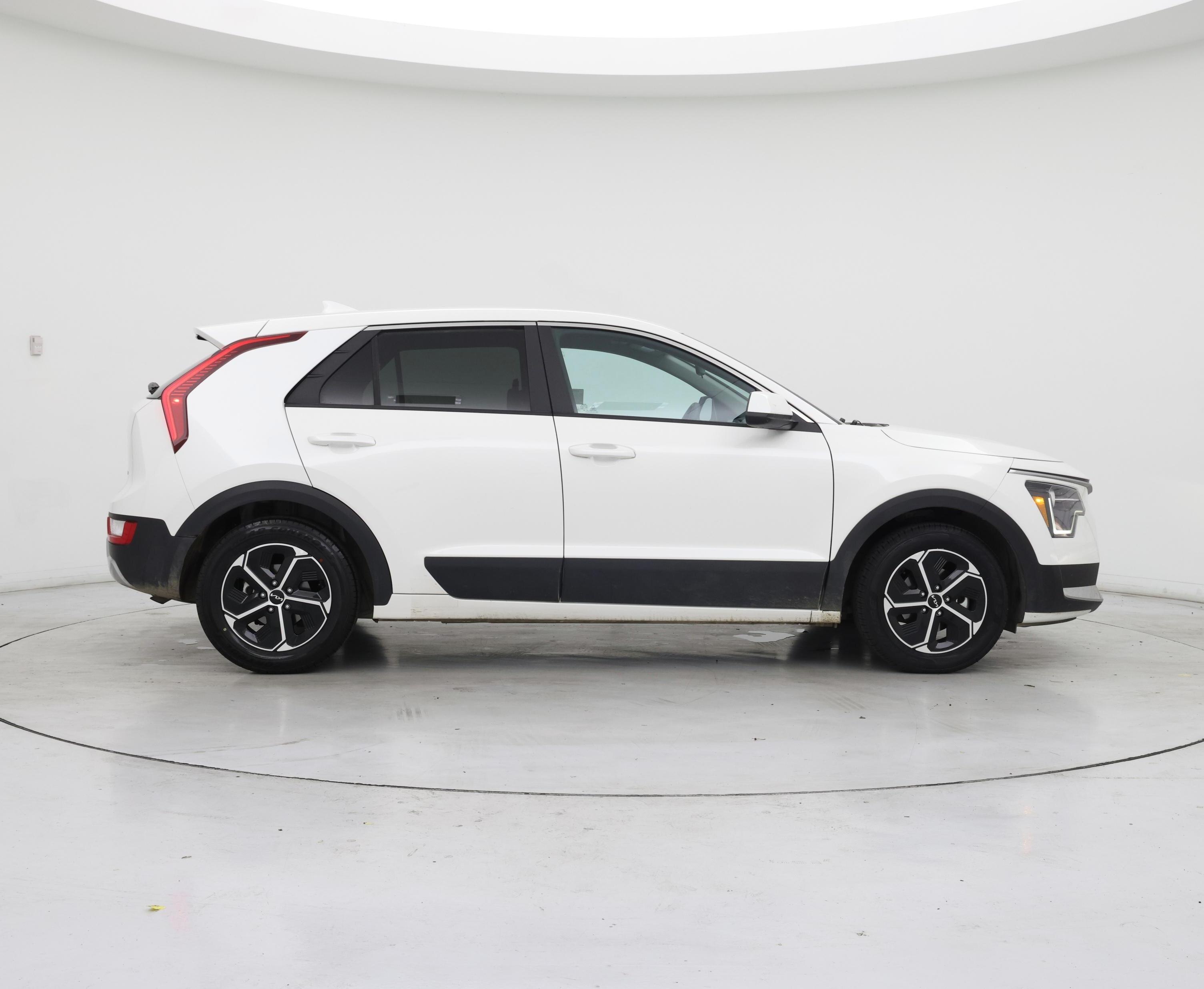 Thumbnail: 2025 Kia Niro - 7