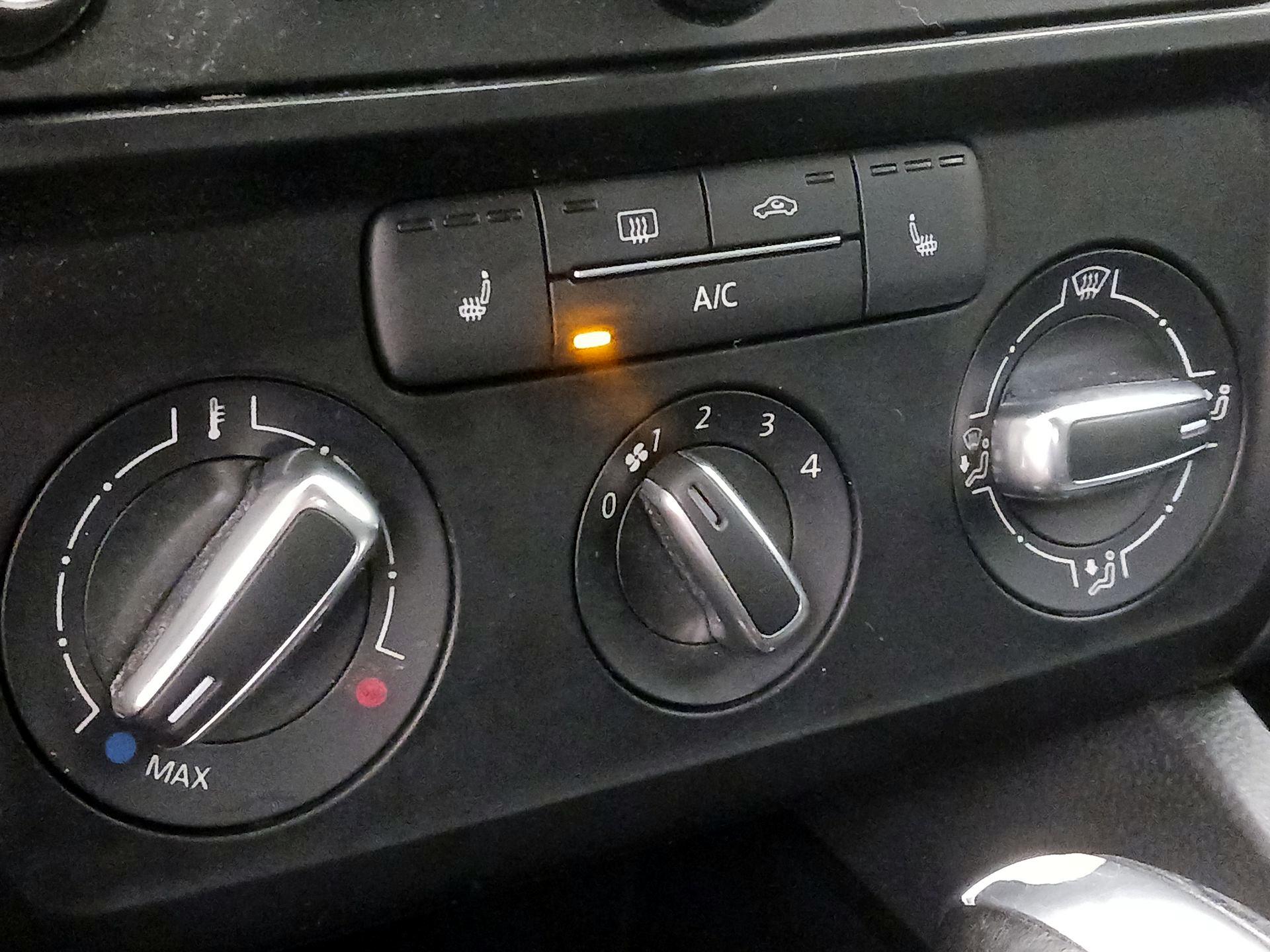 Thumbnail: 2015 Volkswagen Jetta - 17