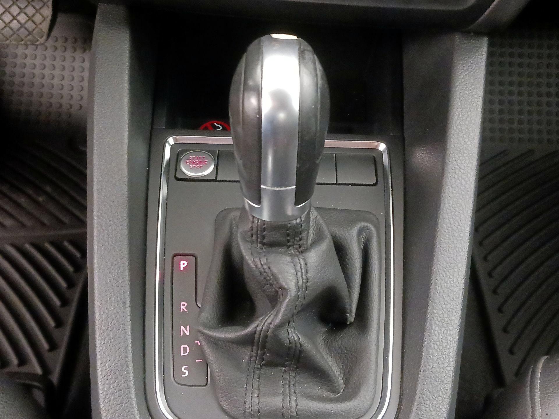 Thumbnail: 2015 Volkswagen Jetta - 18