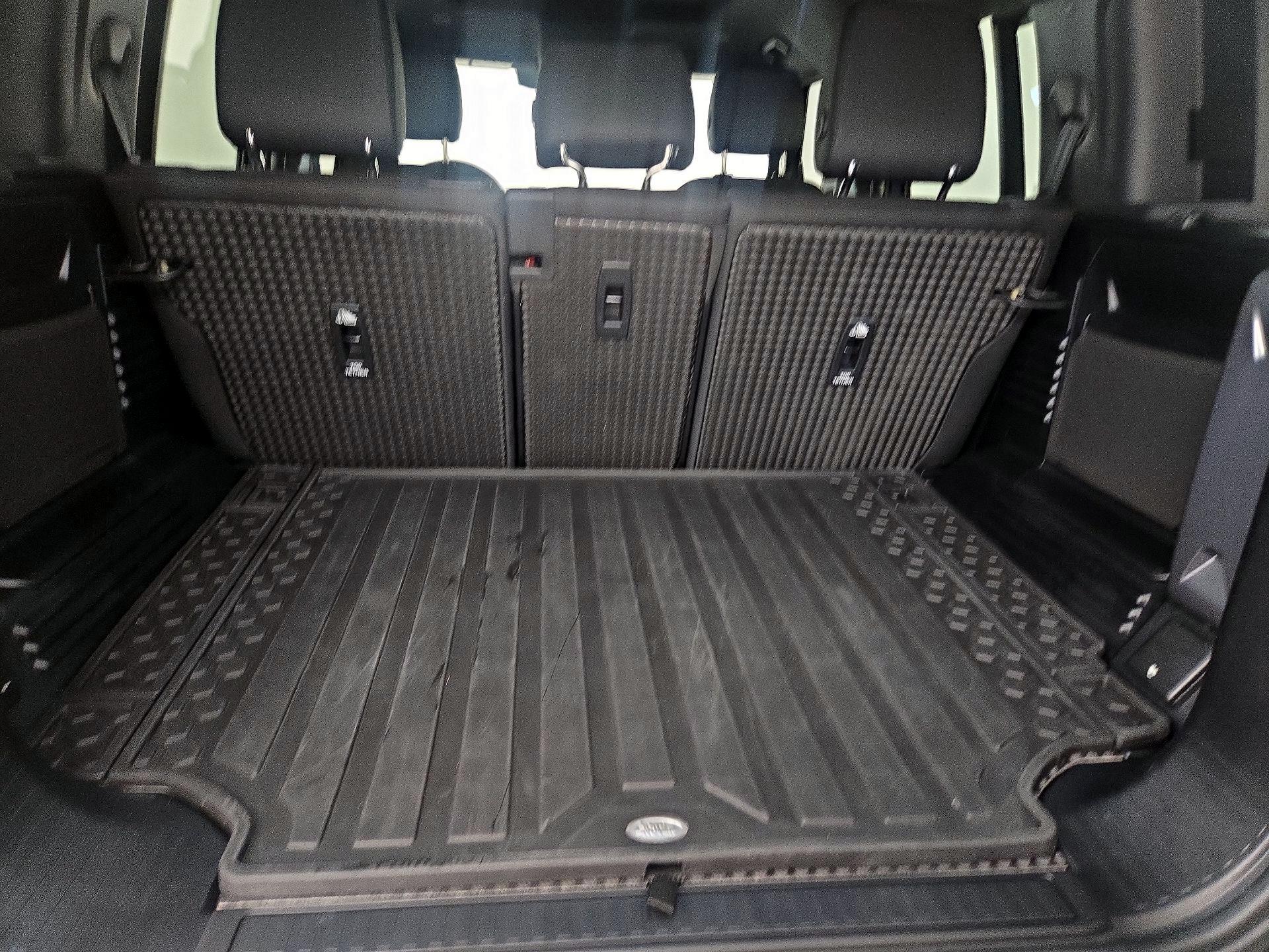 Thumbnail: 2025 Land Rover Defender - 19