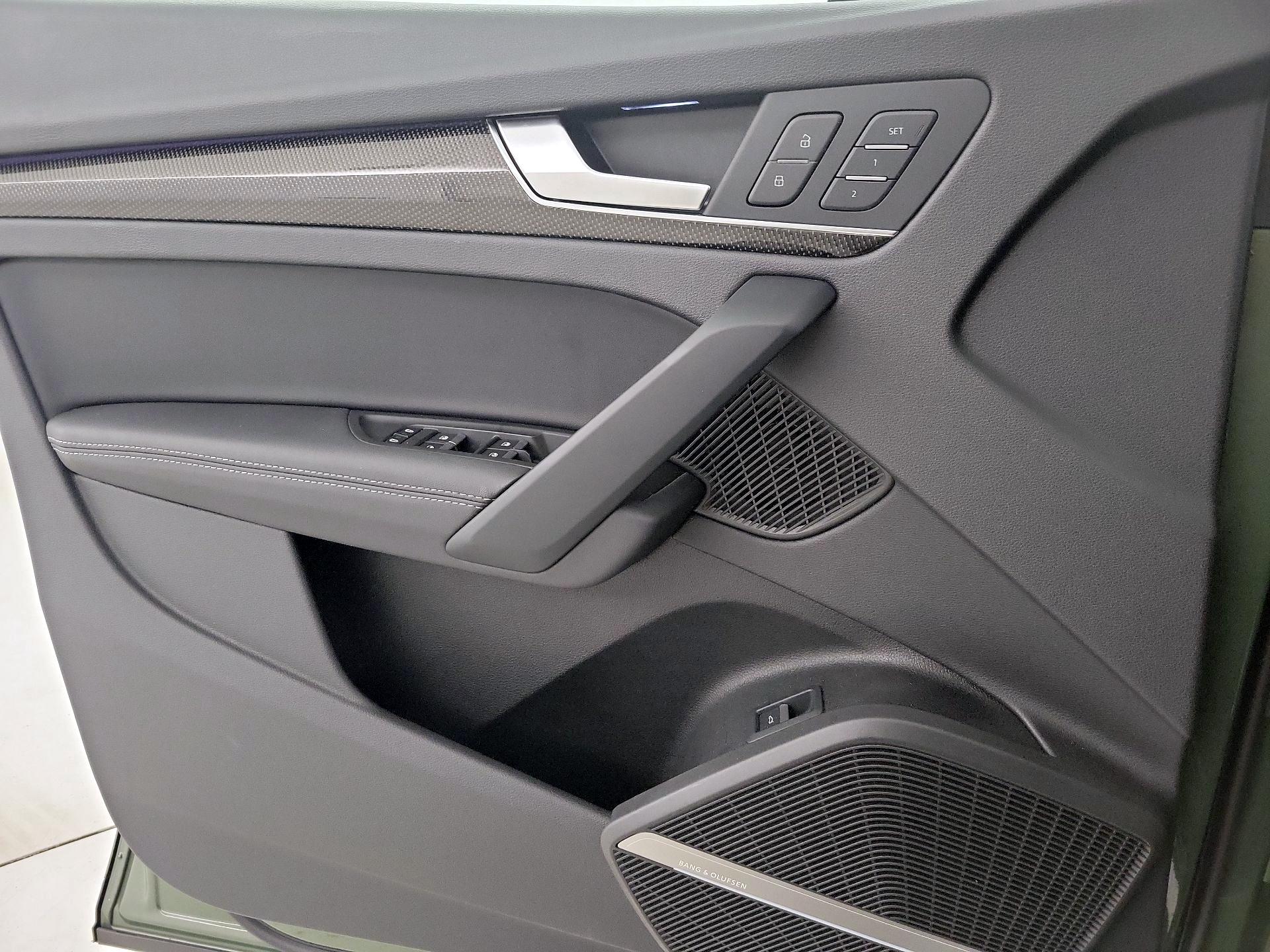 Thumbnail: 2025 Audi SQ5 - 12