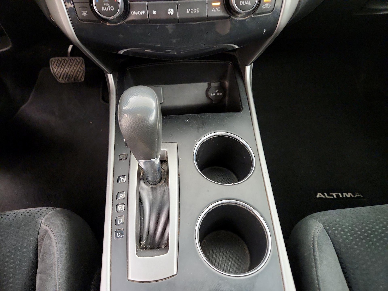 2015 Nissan Altima SV - Photo 18