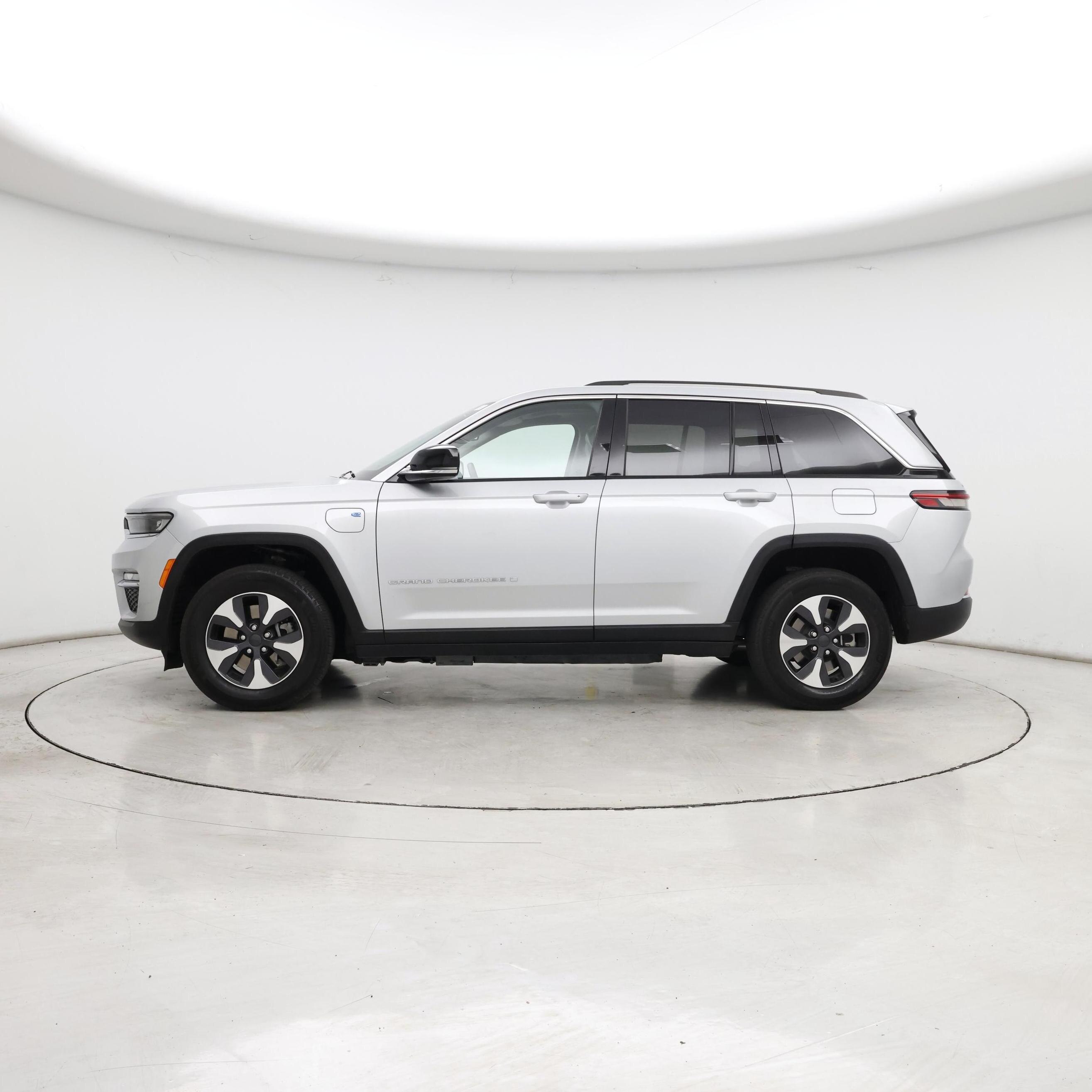 Thumbnail: 2023 Jeep Grand Cherokee - 3