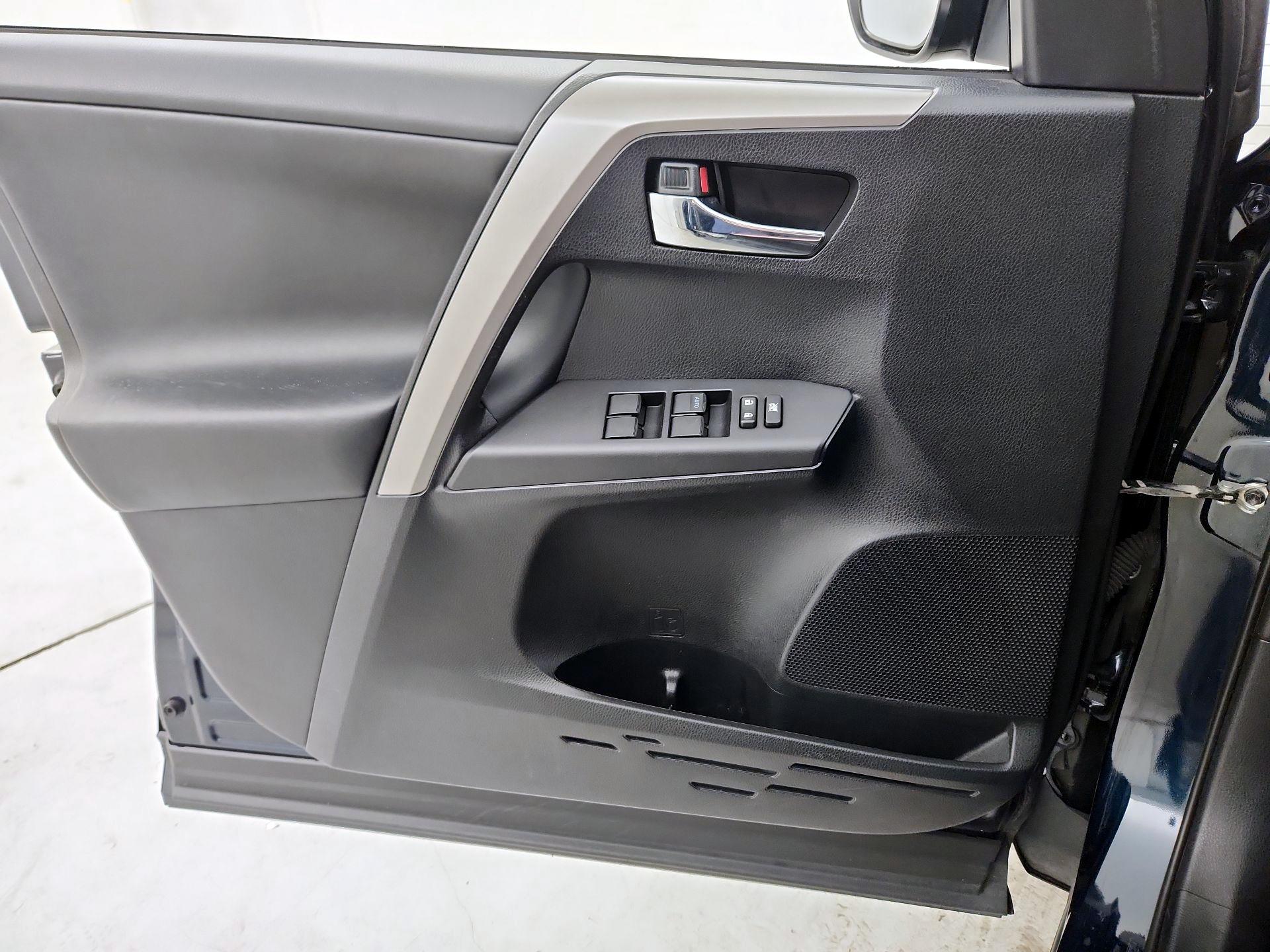 Thumbnail: 2017 Toyota RAV4 - 12