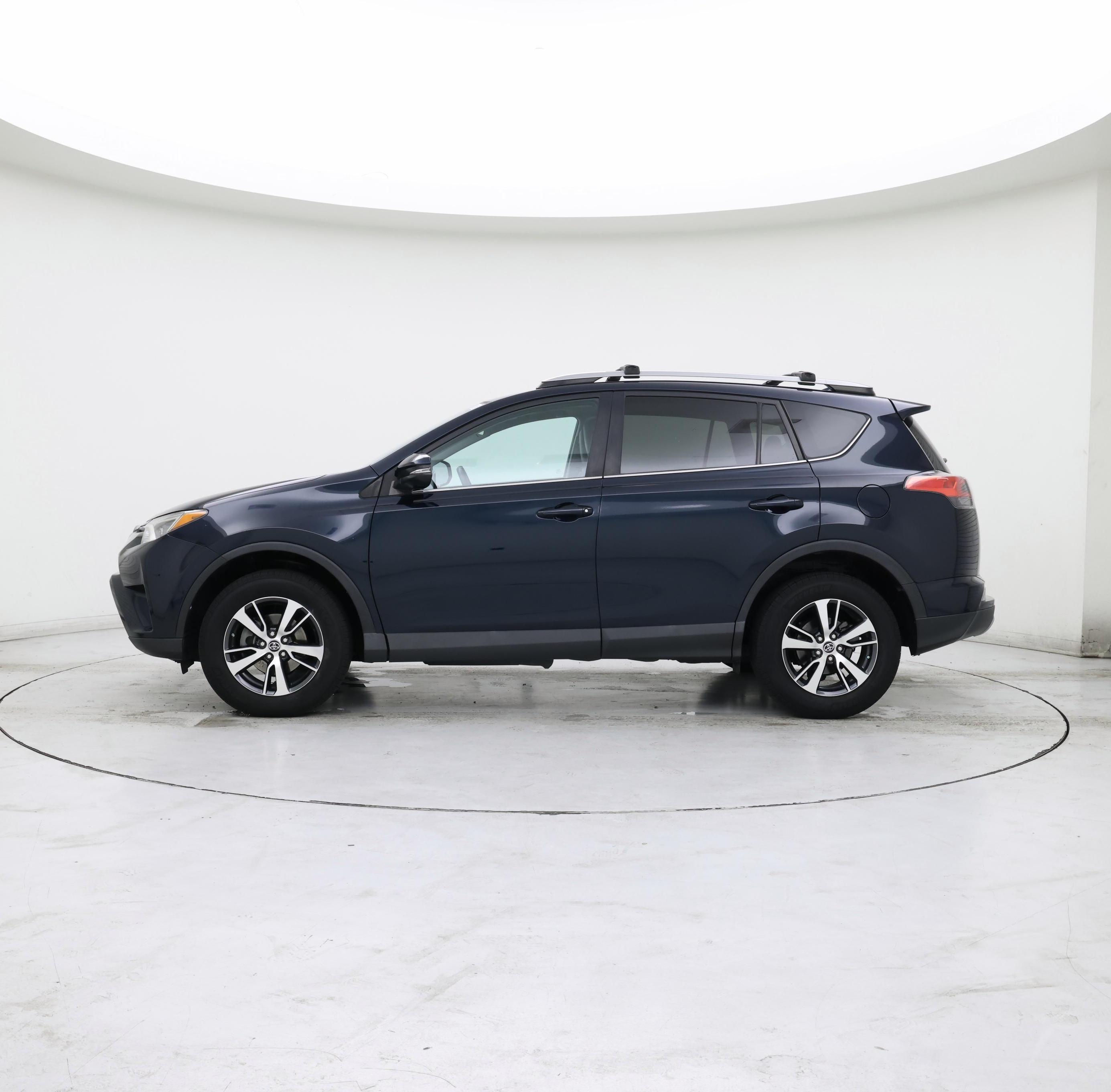 Thumbnail: 2017 Toyota RAV4 - 3