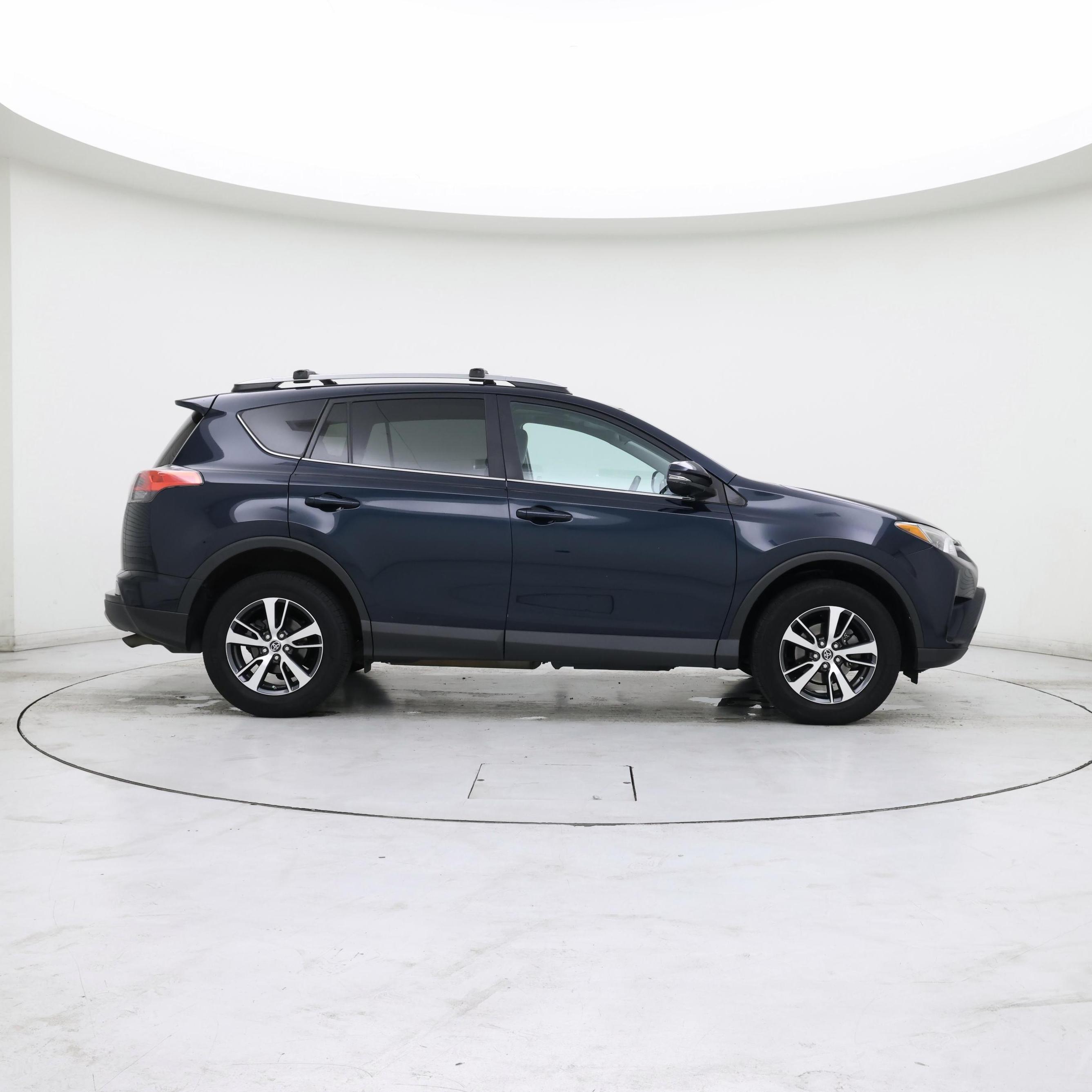 Thumbnail: 2017 Toyota RAV4 - 7