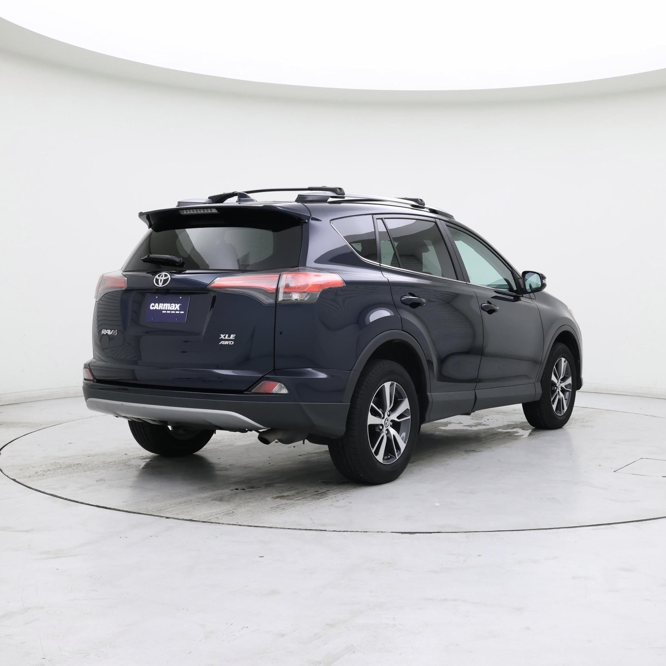 Thumbnail: 2017 Toyota RAV4 - 8