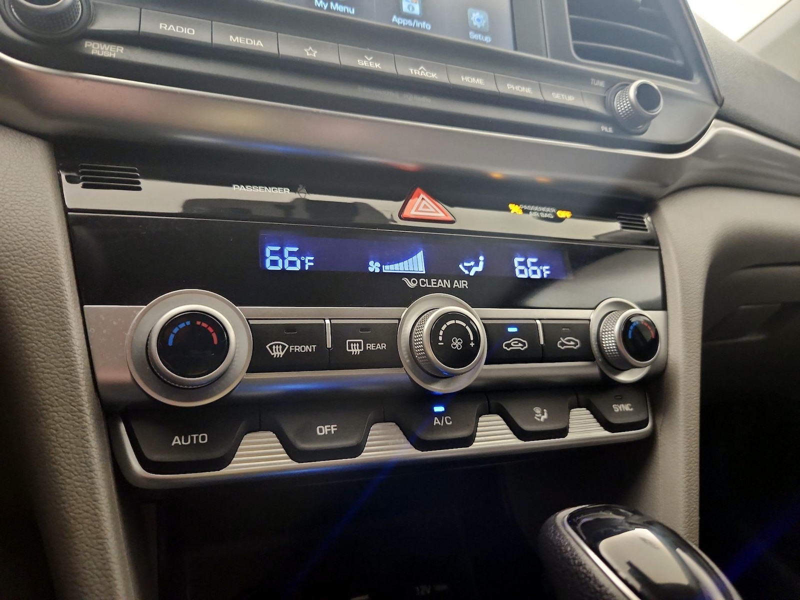 2020 Hyundai Elantra SEL - Photo 17