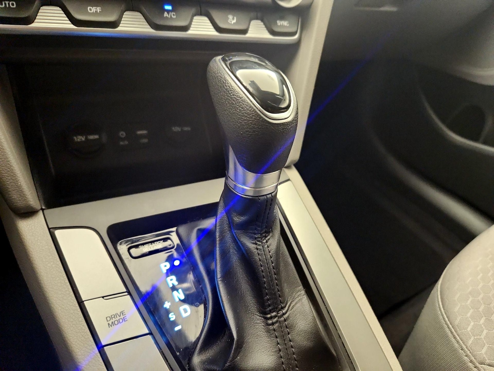2020 Hyundai Elantra SEL - Photo 18