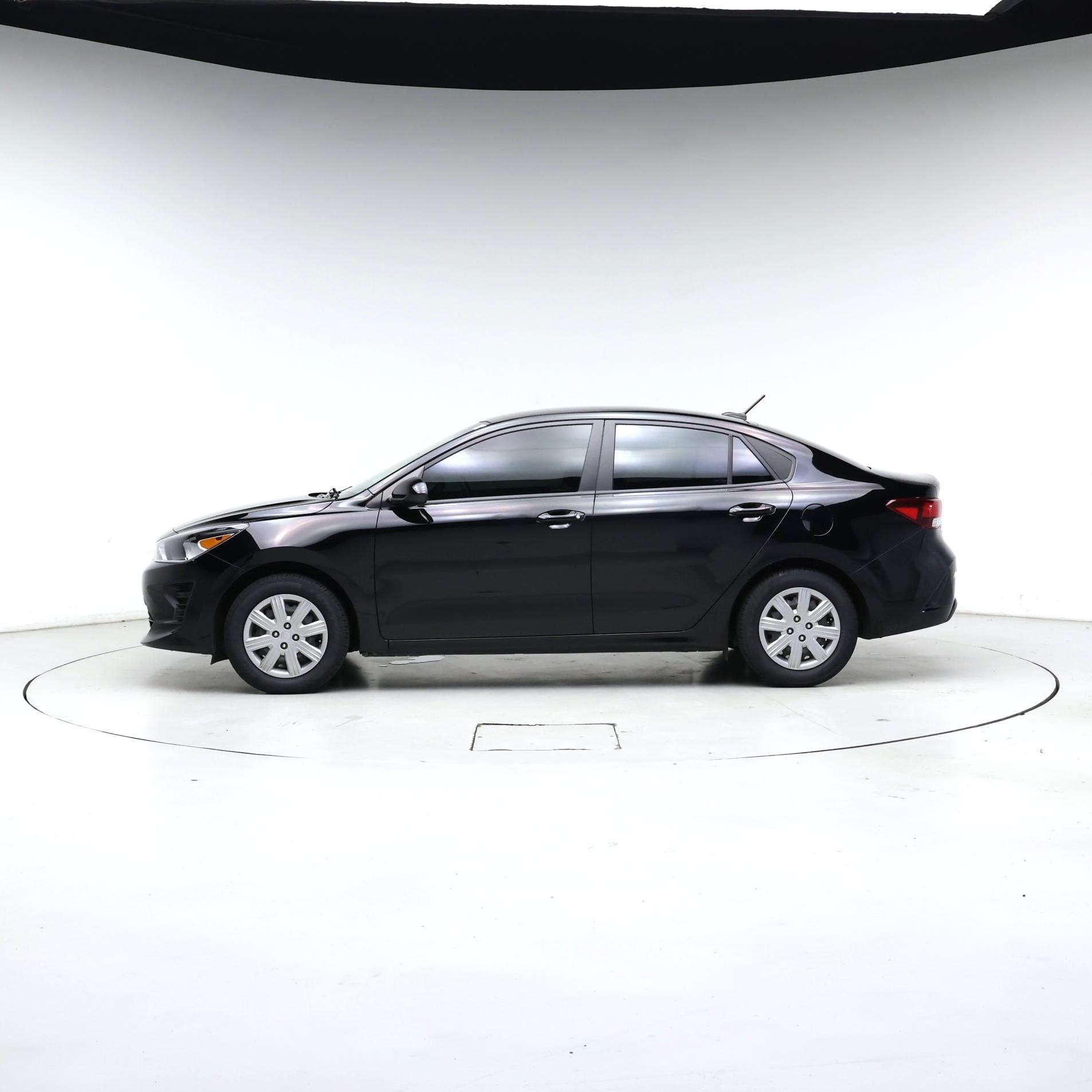 Thumbnail: 2023 Kia Rio - 3