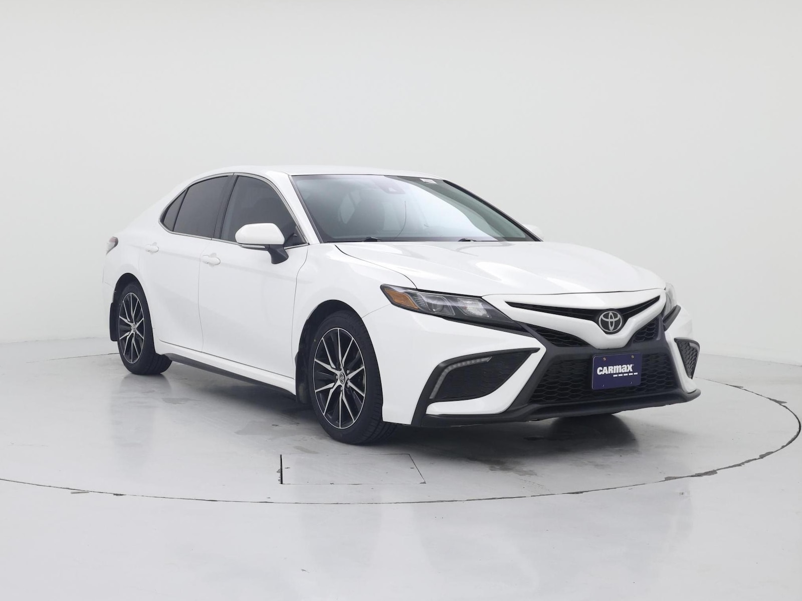 2023 Toyota Camry SE - Photo 2