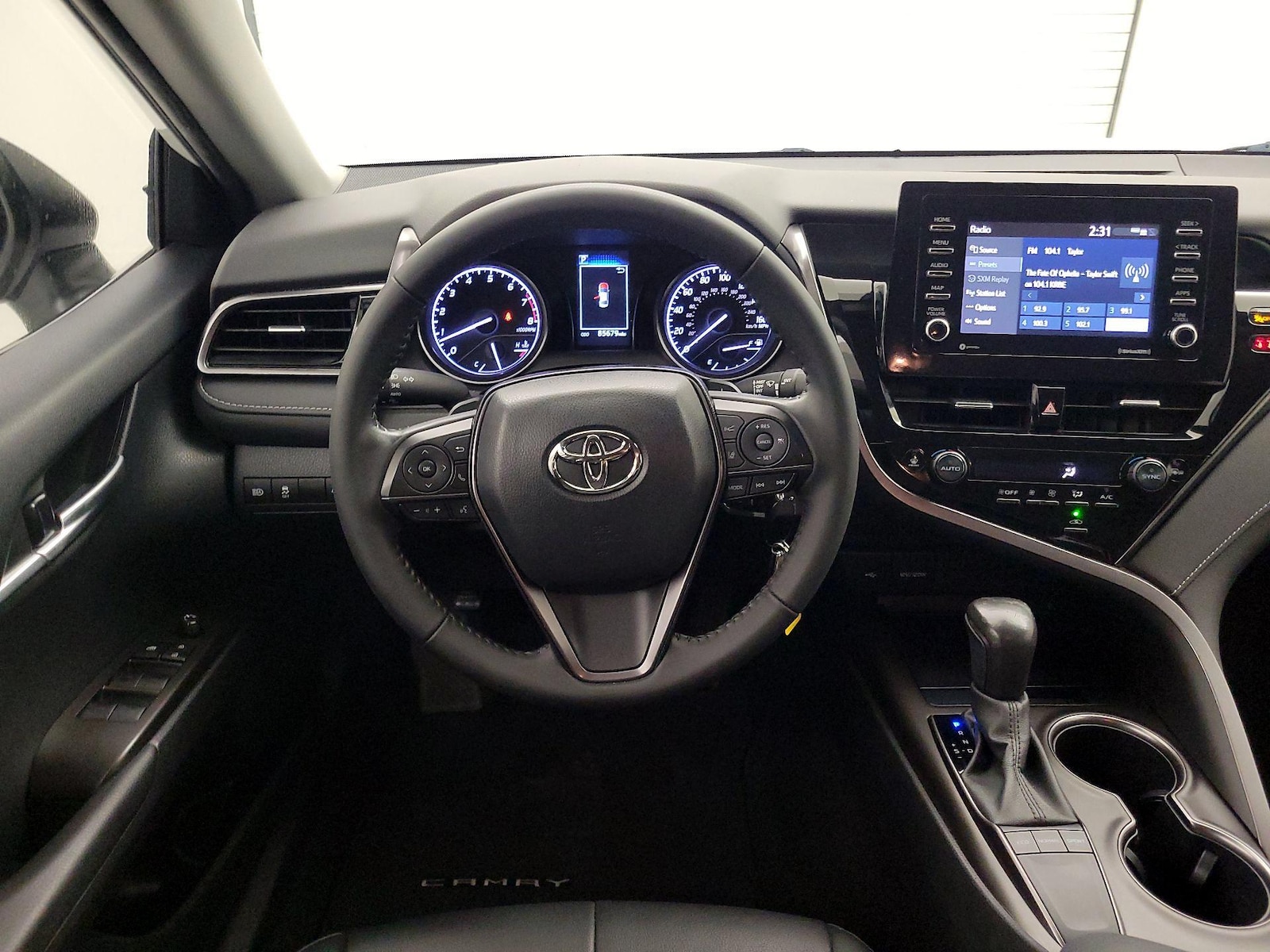 2023 Toyota Camry SE - Photo 11