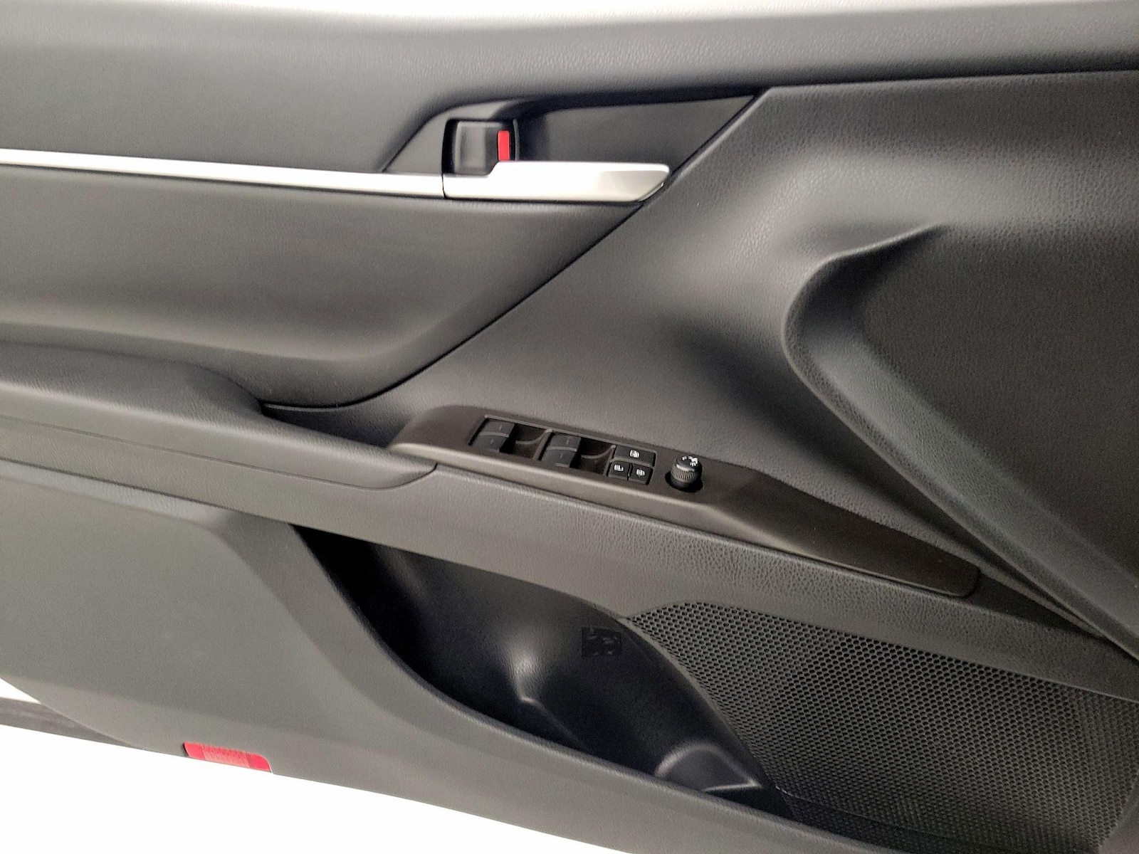 2023 Toyota Camry SE - Photo 13