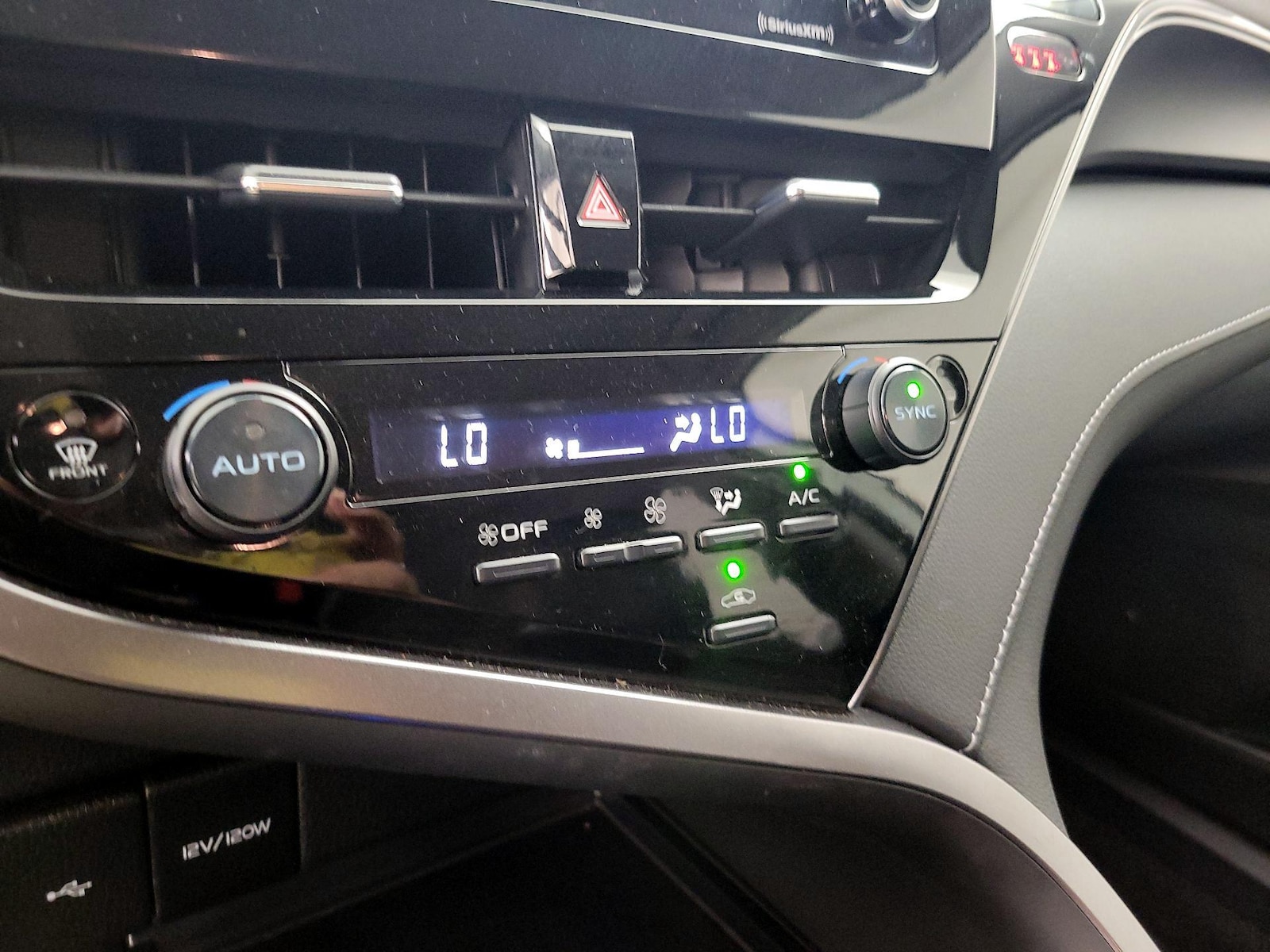 2023 Toyota Camry SE - Photo 17