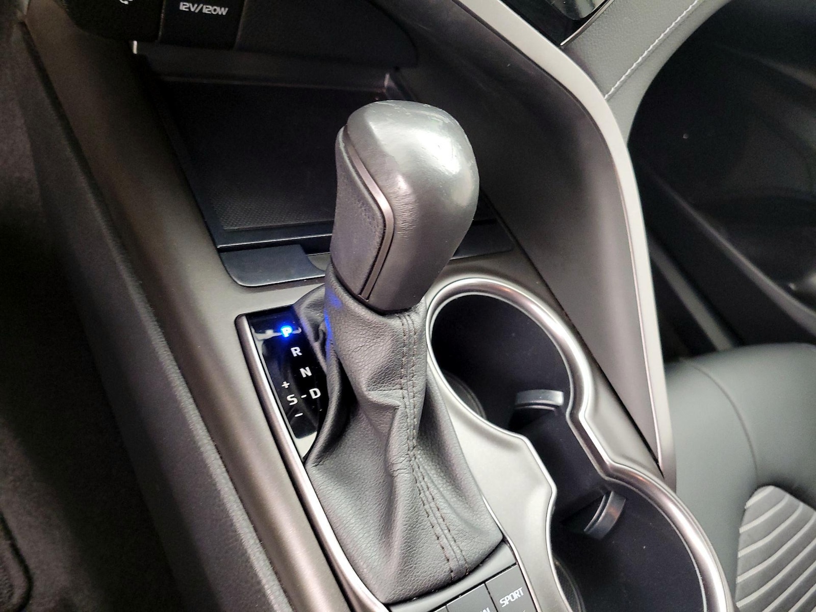 2023 Toyota Camry SE - Photo 18